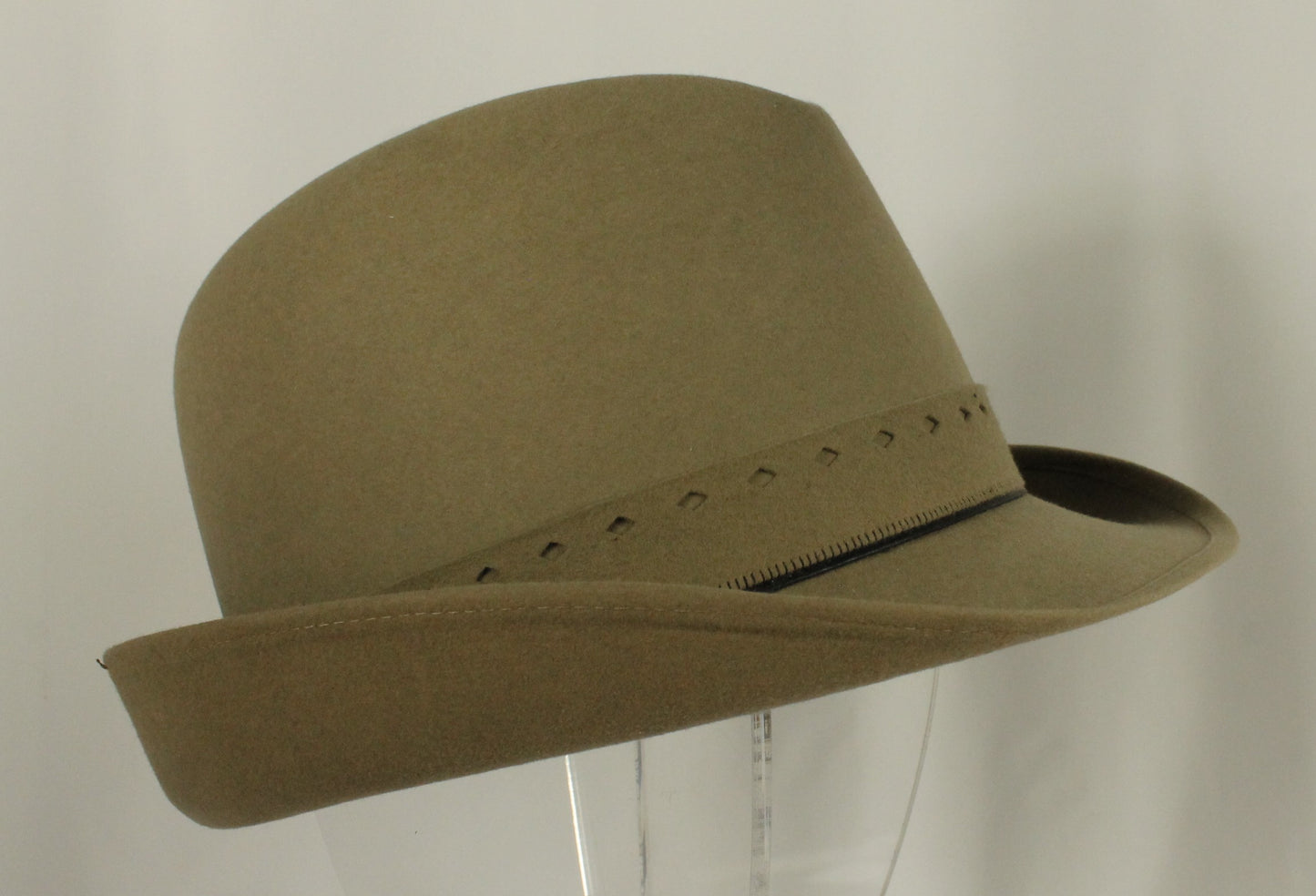 Stylish Biltmore Imperial "Tyrolean" Style Felt Hat with Feather Accent - Size 7 3/8