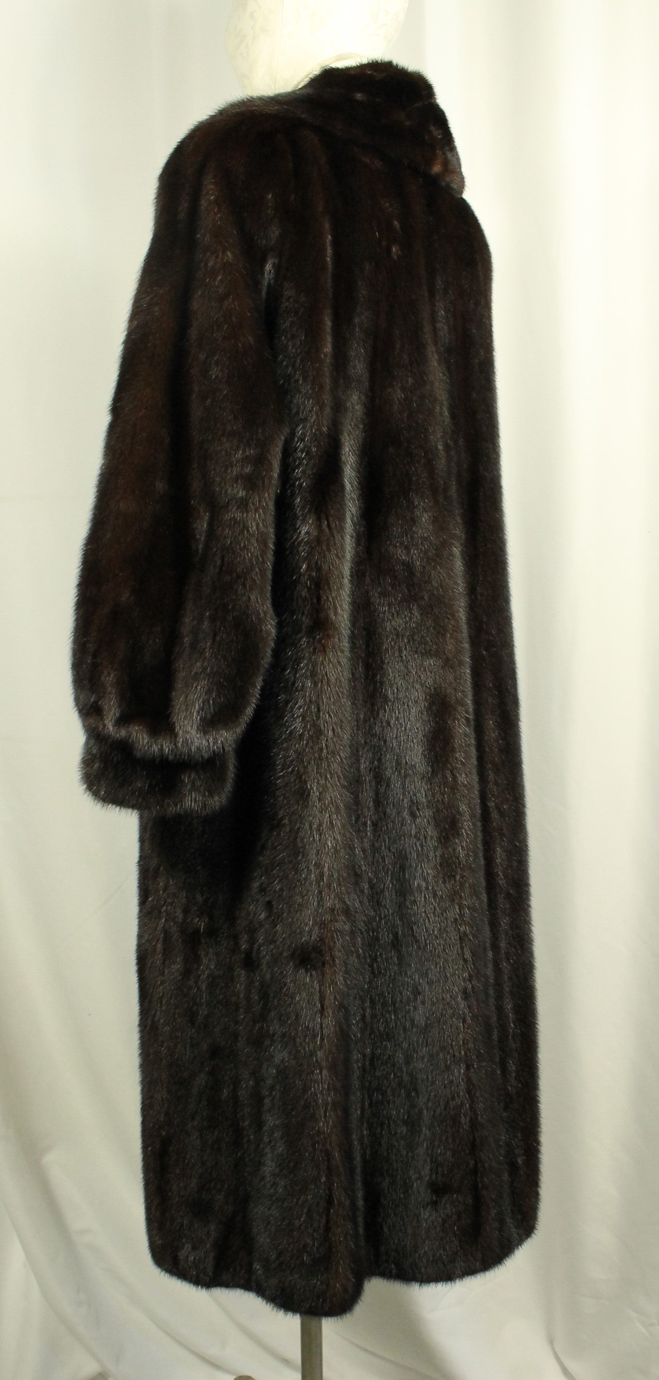 Vintage Hudson’s Bay Full-Length Mink Fur Coat – Timeless Canadian Luxury Size; XXL
