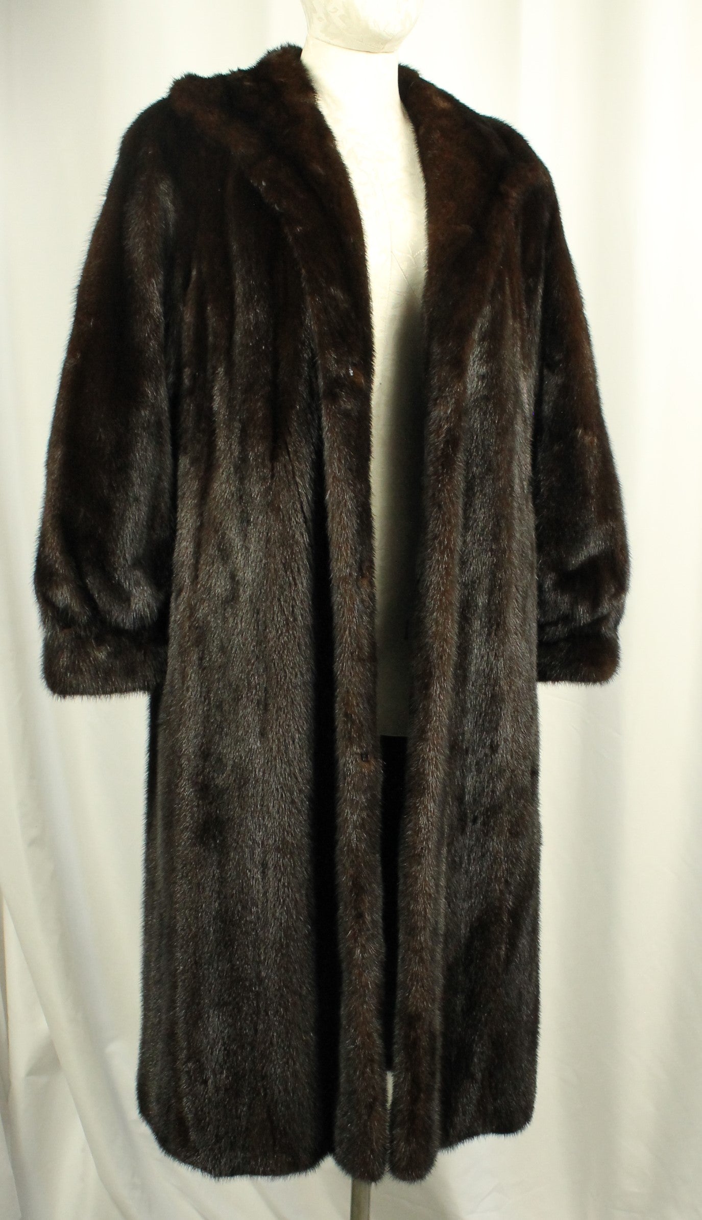Vintage Hudson’s Bay Full-Length Mink Fur Coat – Timeless Canadian Luxury Size; XXL