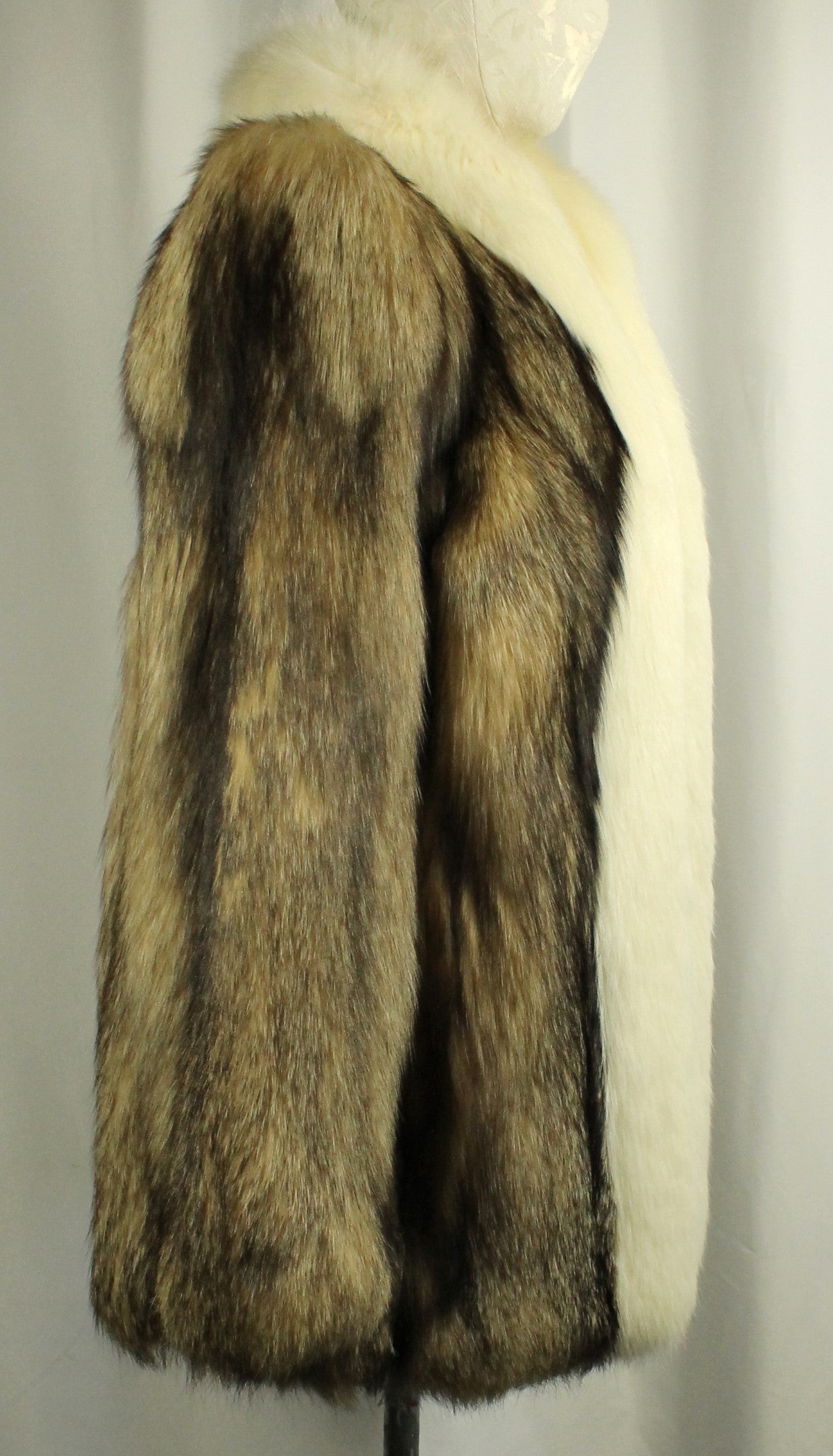Vintage Klyman Furs Ltd. Tawny Fox/Raccoon Fur Jacket with White Fox Trim (Vintage Size 8)