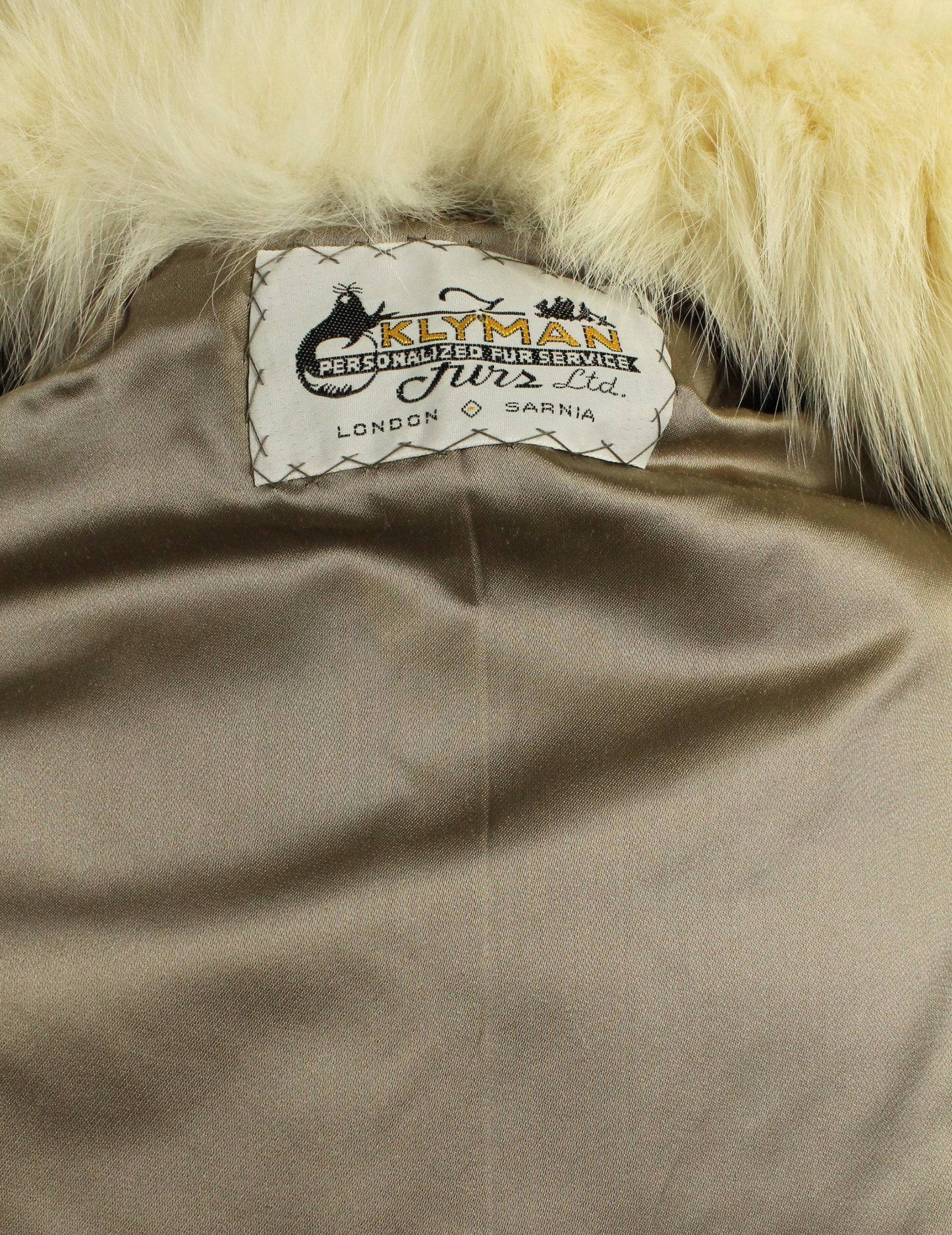 Vintage Klyman Furs Ltd. Tawny Fox/Raccoon Fur Jacket with White Fox Trim (Vintage Size 8)