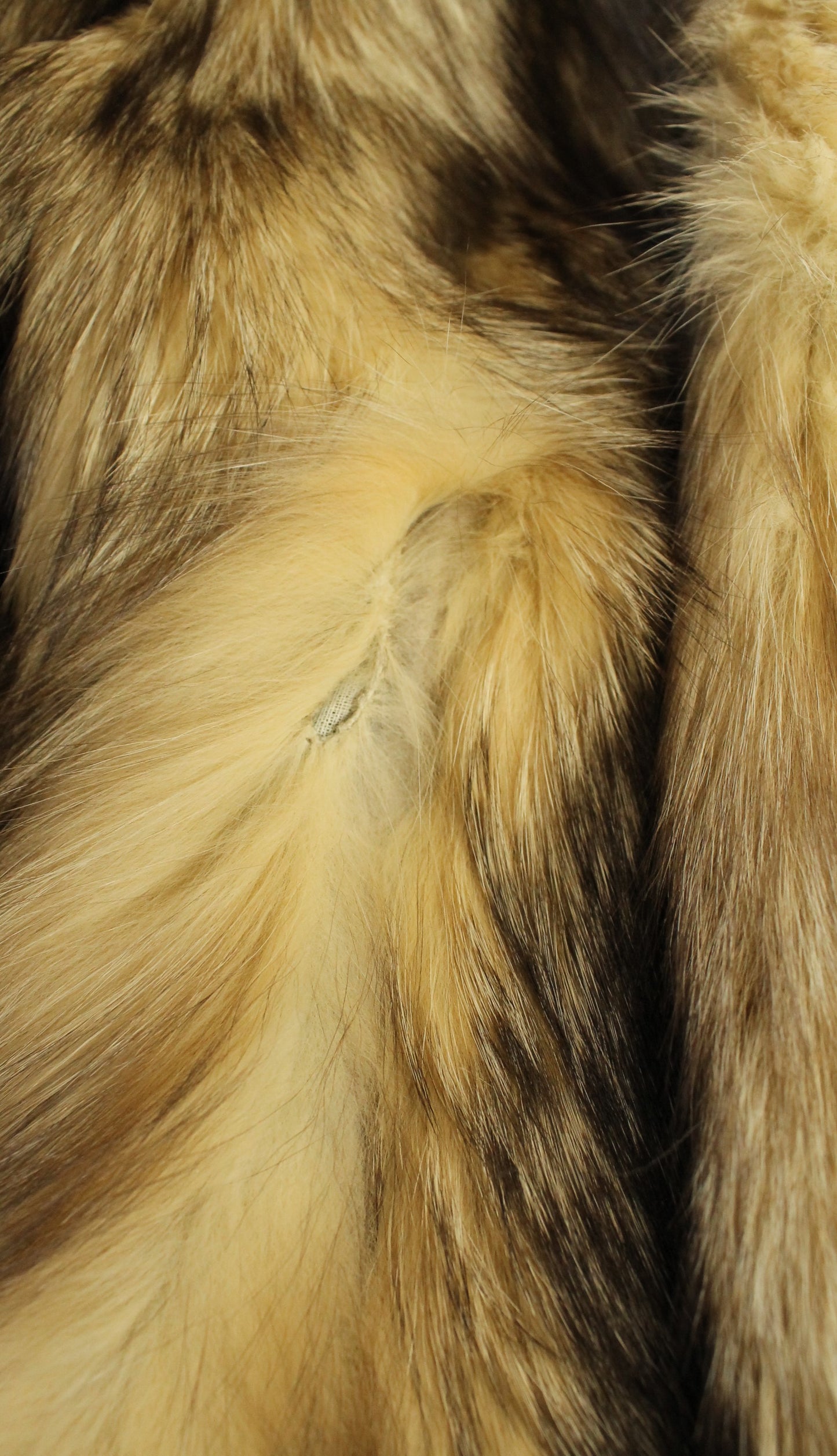 Vintage Klyman Furs Ltd. Tawny Fox/Raccoon Fur Jacket with White Fox Trim (Vintage Size 8)