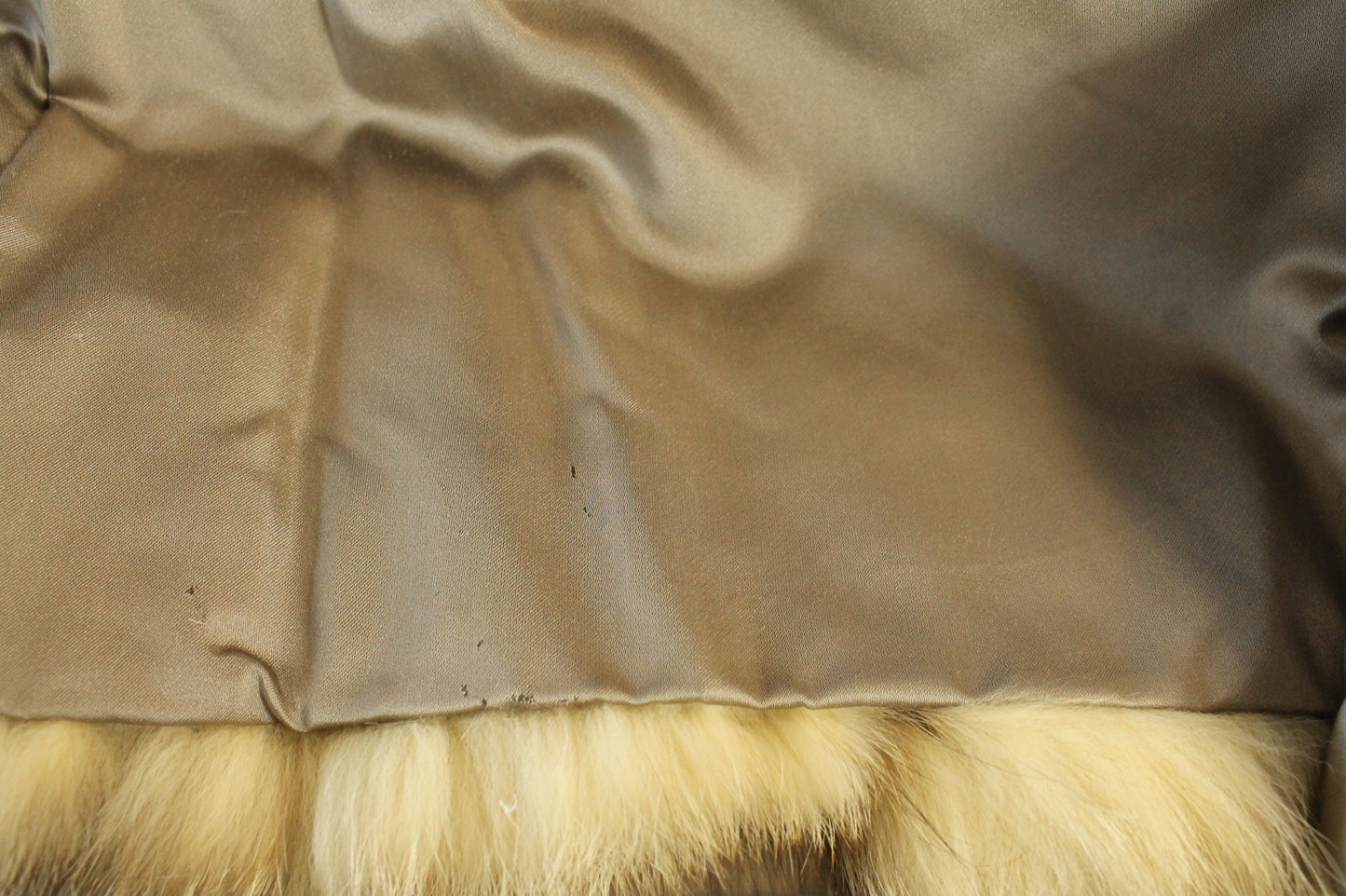 Vintage Klyman Furs Ltd. Tawny Fox/Raccoon Fur Jacket with White Fox Trim (Vintage Size 8)