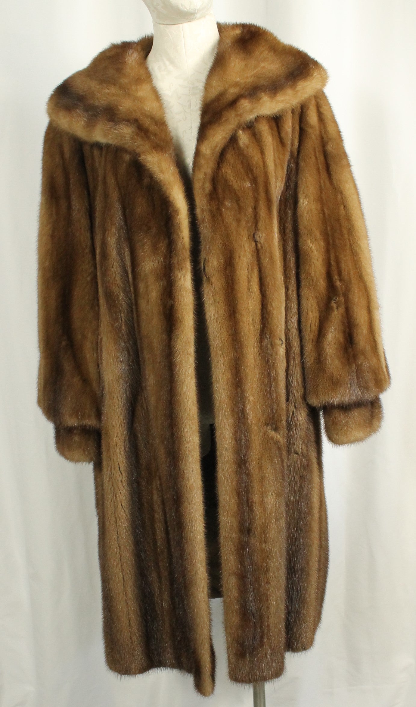 Matching Set: Vintage D. Mindy & Sons Canadian Mink Fur Coat( Size: L)) & Hat.