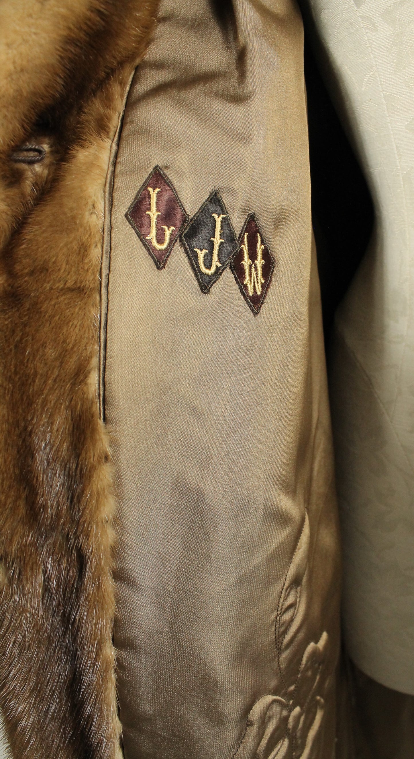 Matching Set: Vintage D. Mindy & Sons Canadian Mink Fur Coat( Size: L)) & Hat.