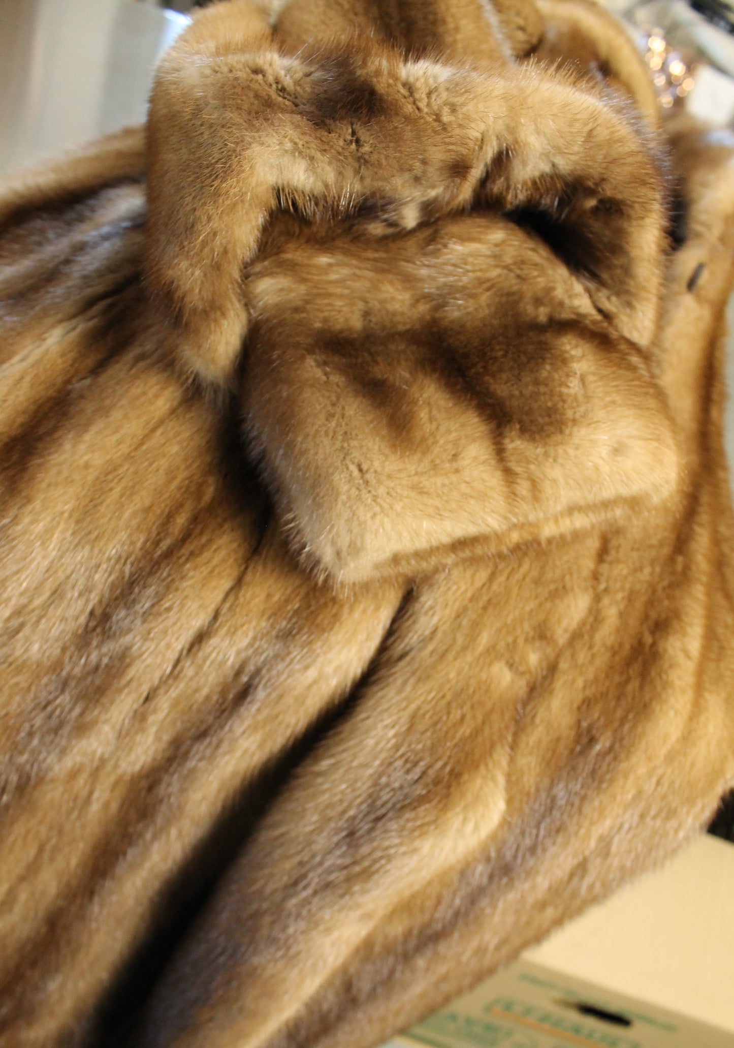 Matching Set: Vintage D. Mindy & Sons Canadian Mink Fur Coat( Size: L)) & Hat.