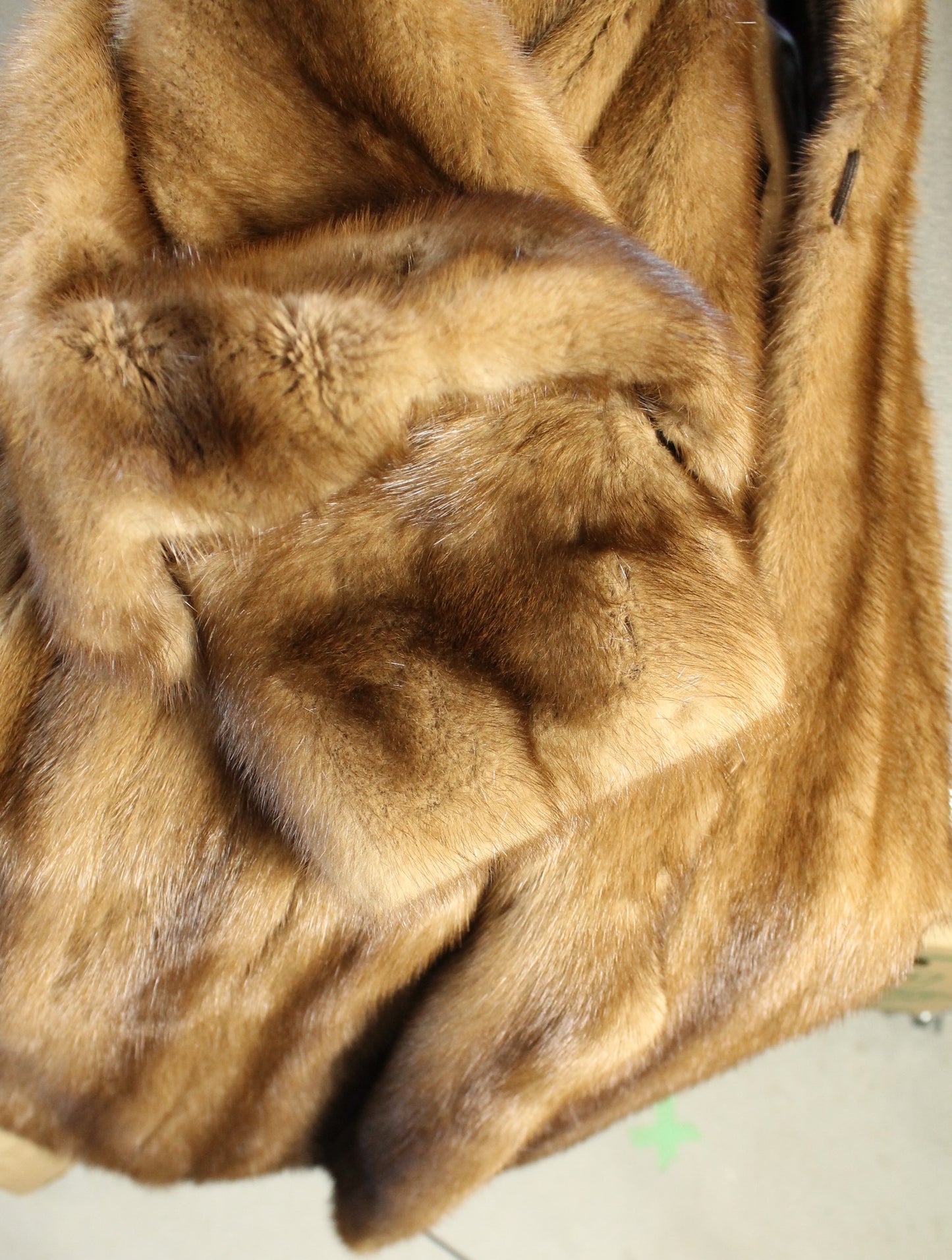 Matching Set: Vintage D. Mindy & Sons Canadian Mink Fur Coat( Size: L)) & Hat.