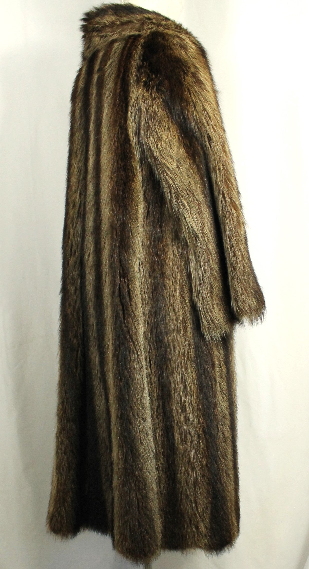Luxurious Genuine Fur Coat – Timeless Elegance in Rich Brown Size L