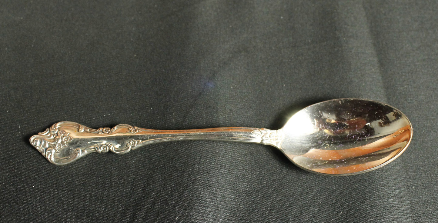 1847 Rogers Bros Orleans Silverware Set