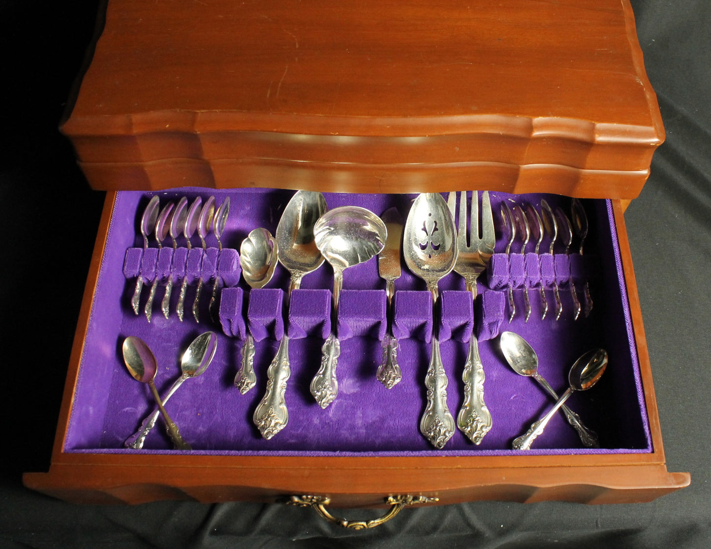 1847 Rogers Bros Orleans Silverware Set