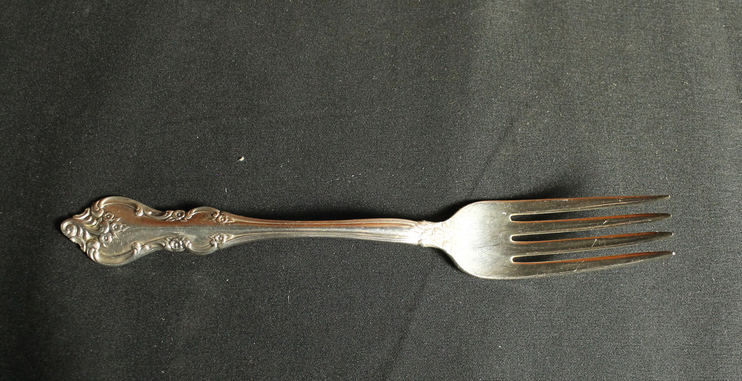 1847 Rogers Bros Orleans Silverware Set