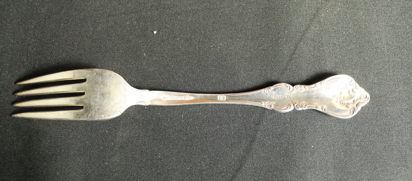 1847 Rogers Bros Orleans Silverware Set