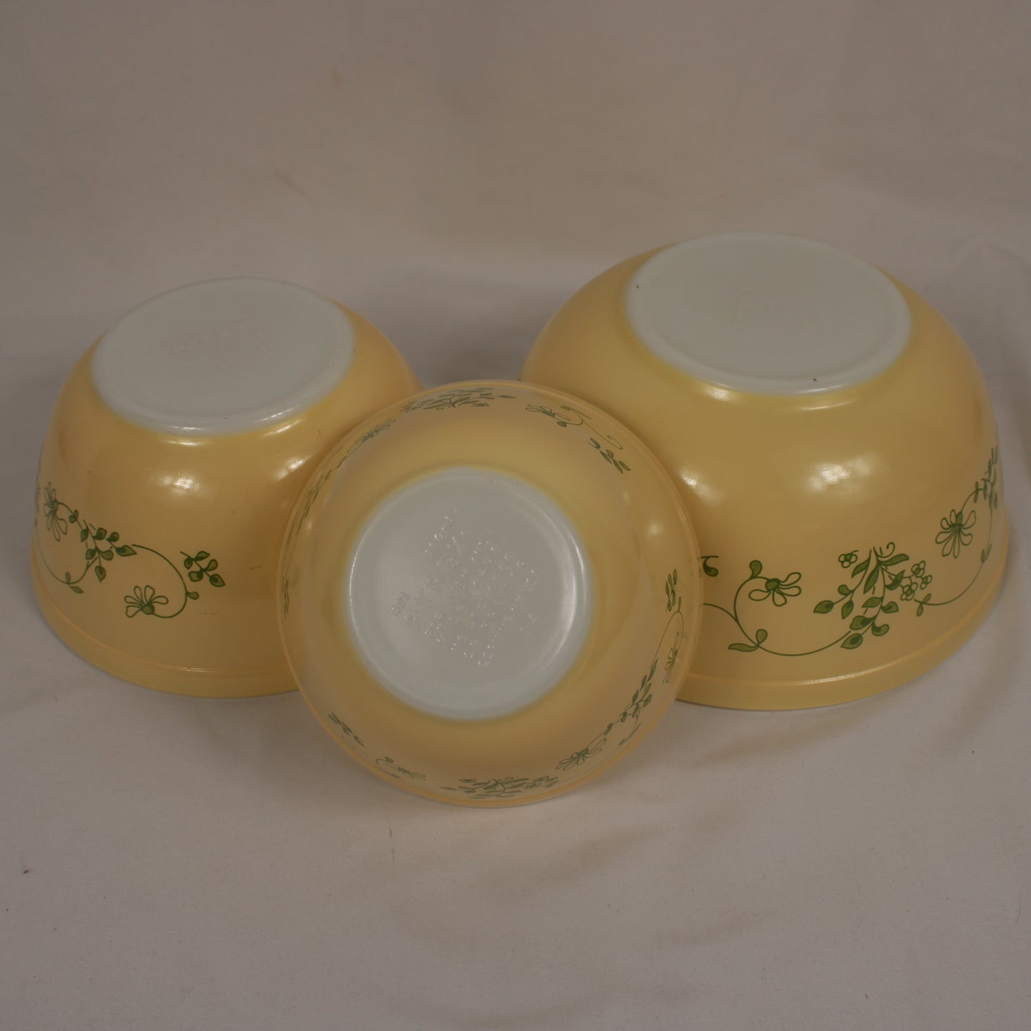 Pyrex Shenandoah Green Floral Yellow Nesting Mixing Bowl Set of 3