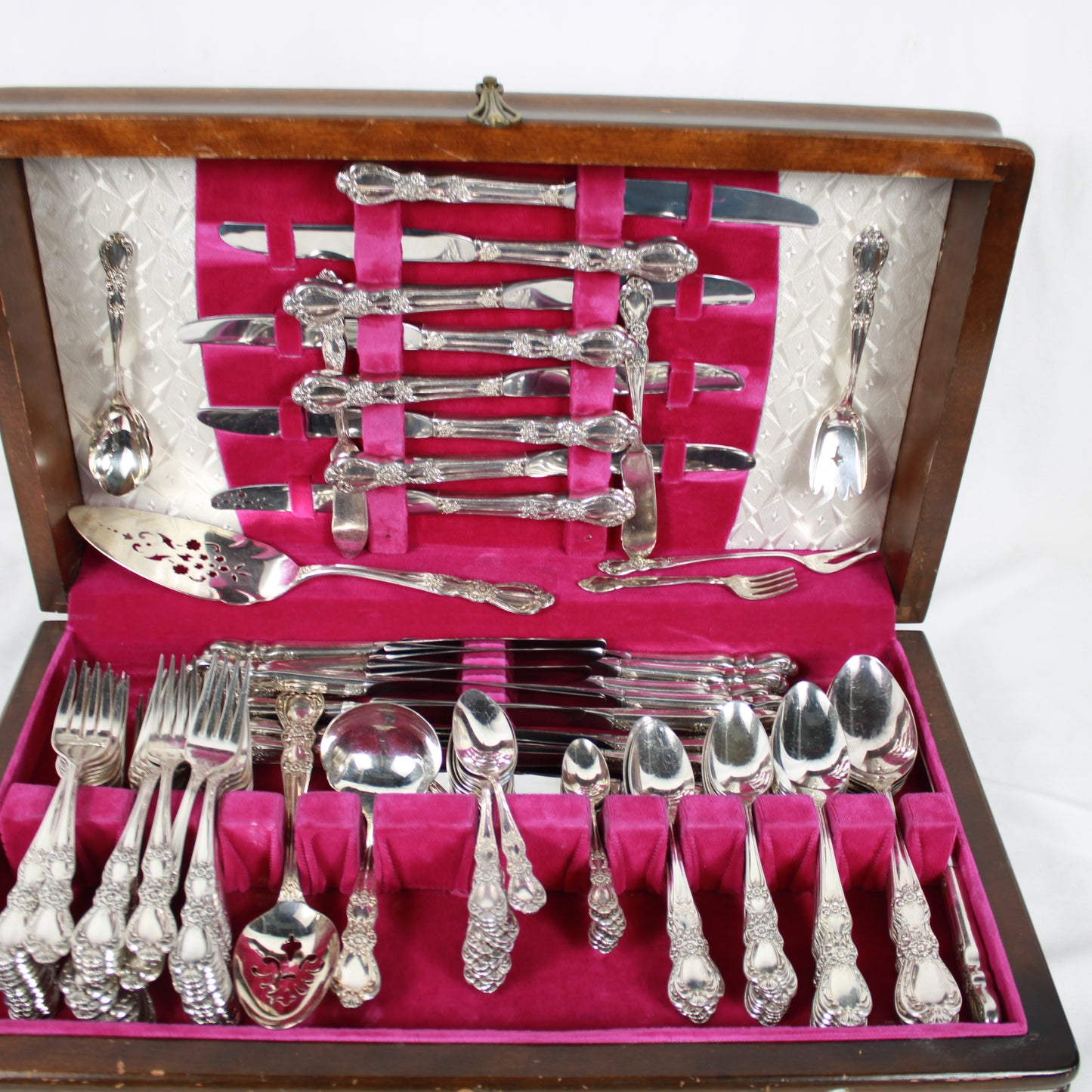 1847 Rogers Bros Heritage Silver plate Flatware Set 0f 131 Pcs