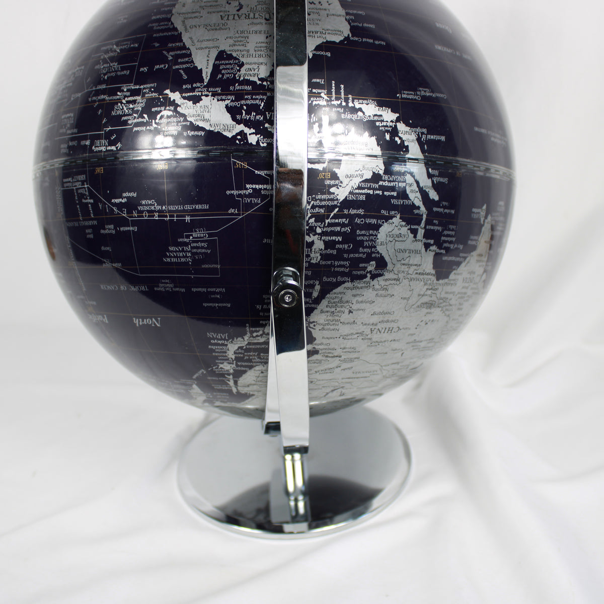Modern Black and Silver Desktop World Globe – Chrome Full Meridian Stand