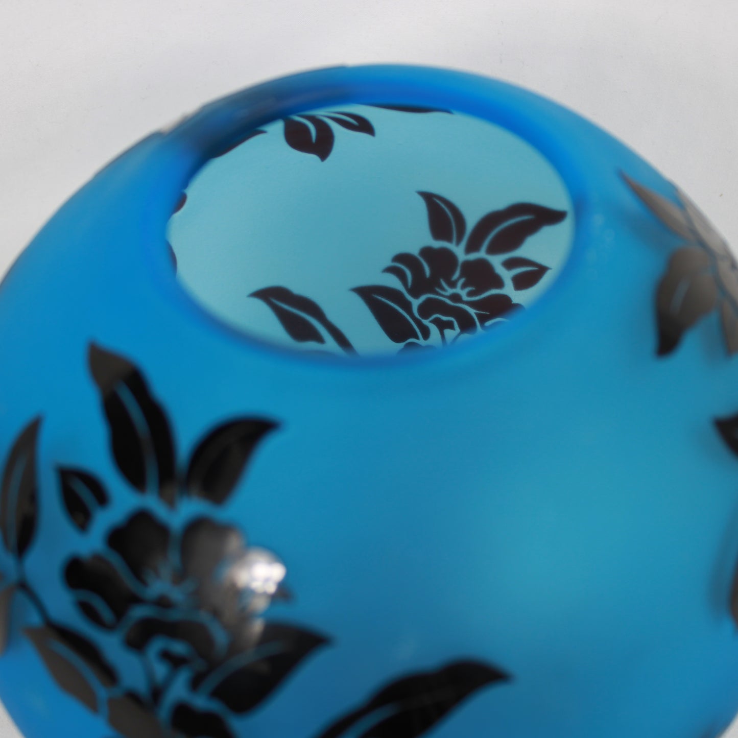 Deco Blue Frosted Cameo Art Glass Spherical Floral Bulb Vase