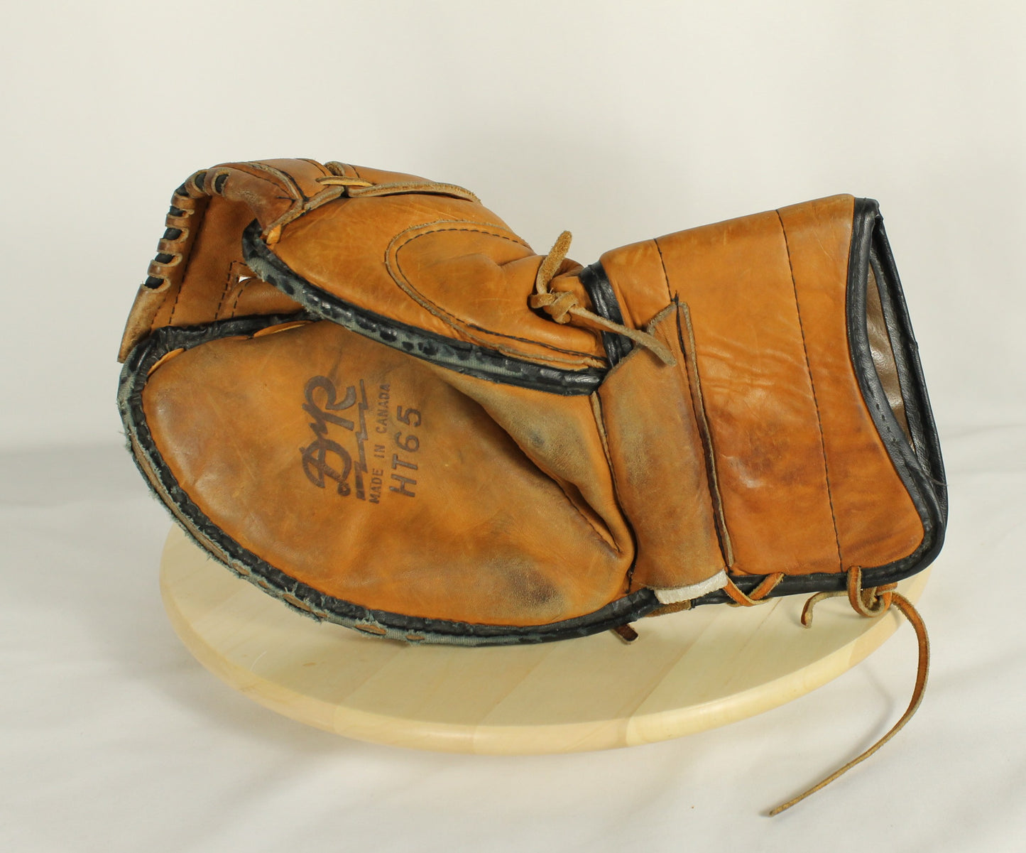 Daignault Rolland Vintage Leather Hockey Goalie Glove