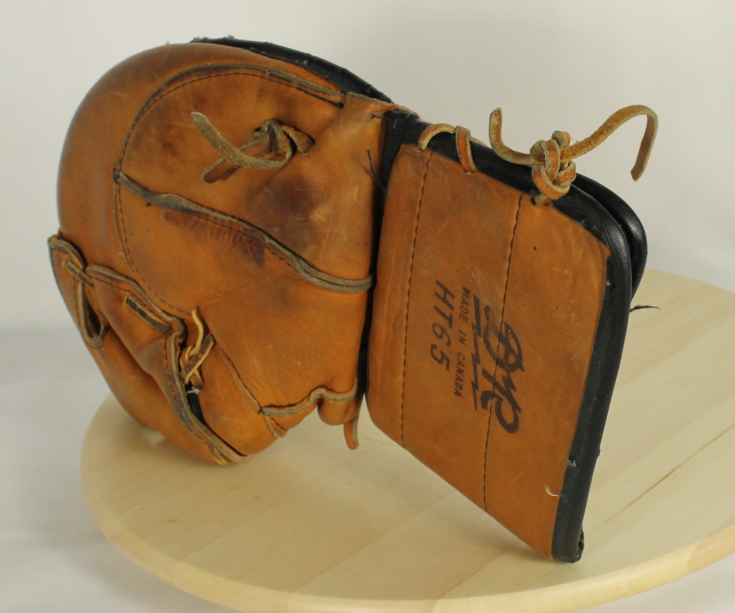 Daignault Rolland Vintage Leather Hockey Goalie Glove