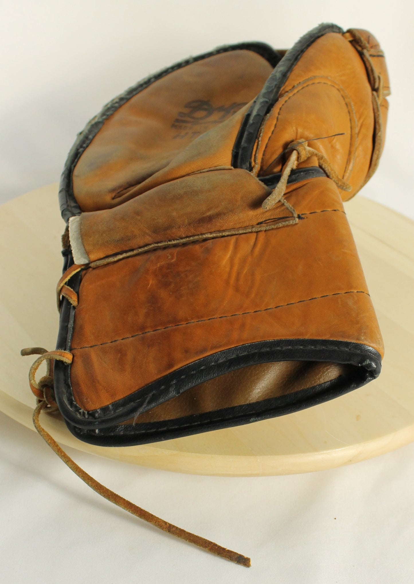 Daignault Rolland Vintage Leather Hockey Goalie Glove