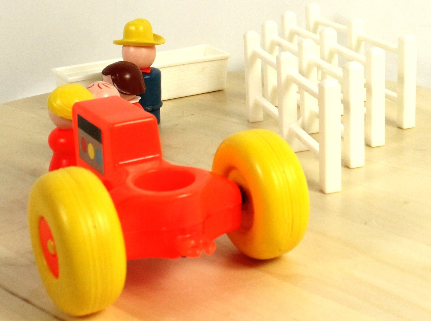Fisher-Price Play Family Farm