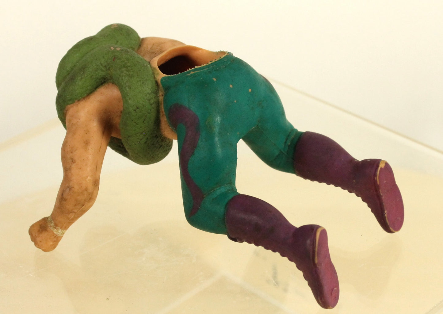 Vintage WWF Jake “The Snake” Roberts Thumb Action Figure – Classic Wrestling Collectible