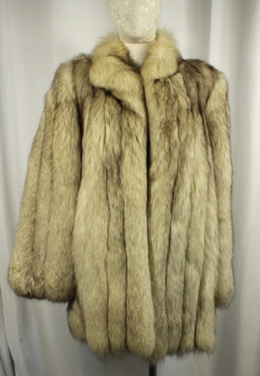 Plush Vintage Long-Haired Fox Fur Coat - Blonde/Silver Tones in Size 10 - Classic Eaton Retail