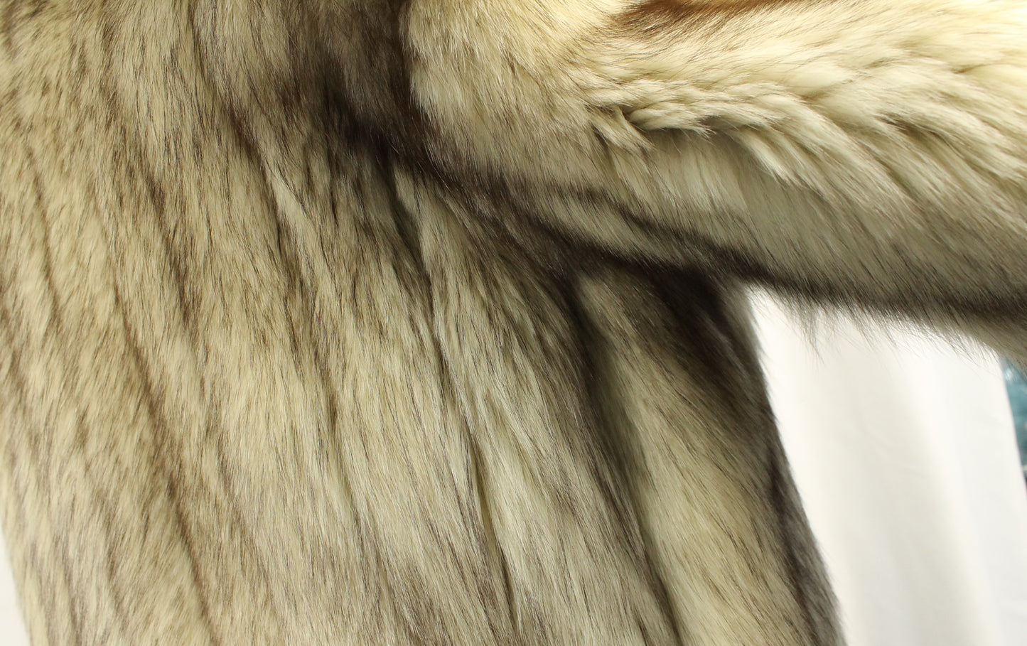 Plush Vintage Long-Haired Fox Fur Coat - Blonde/Silver Tones in Size 10 - Classic Eaton Retail