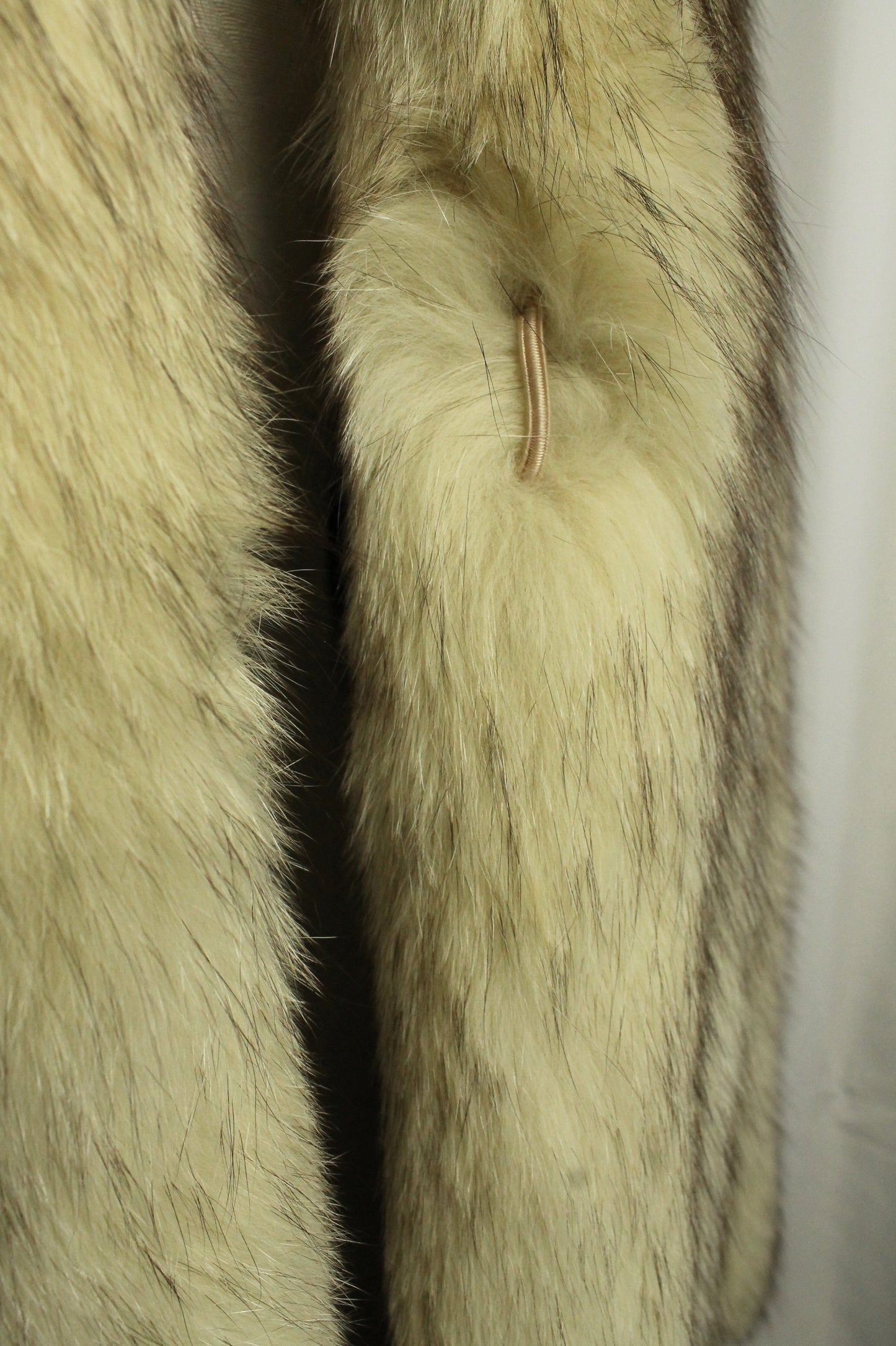 Plush Vintage Long-Haired Fox Fur Coat - Blonde/Silver Tones in Size 10 - Classic Eaton Retail