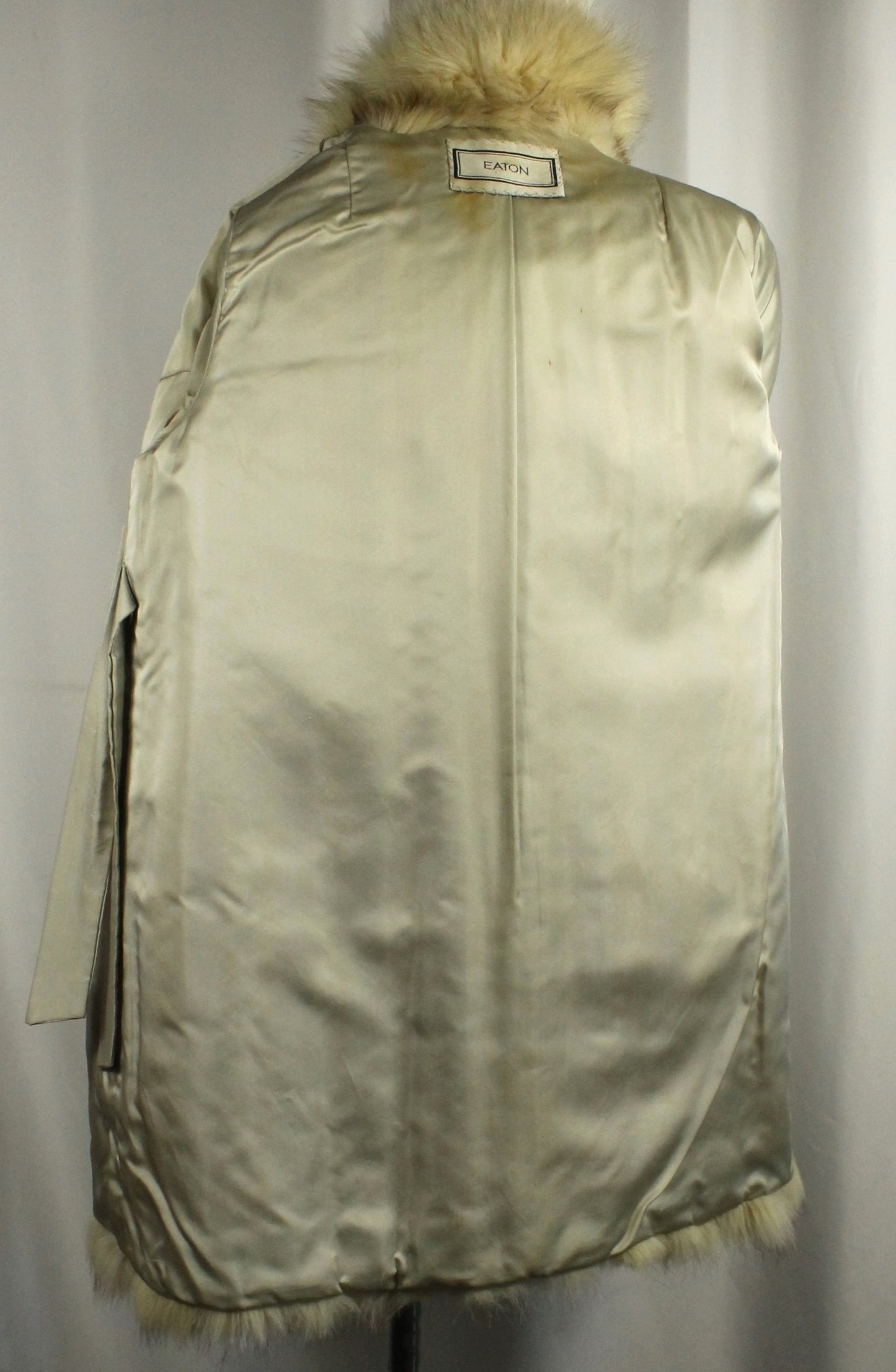 Plush Vintage Long-Haired Fox Fur Coat - Blonde/Silver Tones in Size 10 - Classic Eaton Retail
