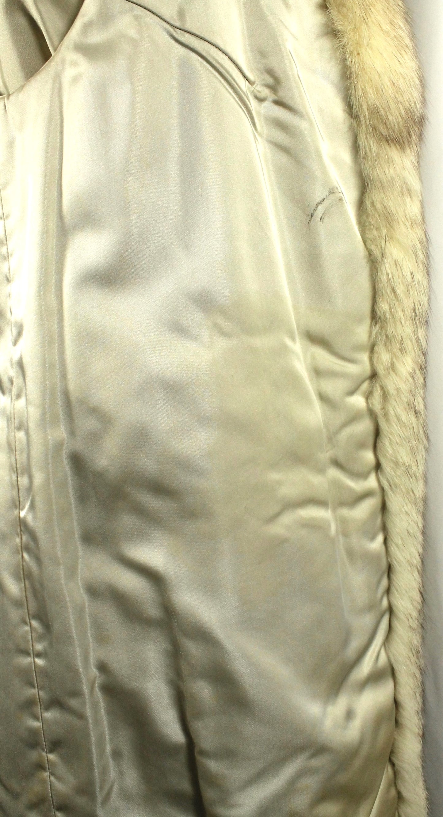 Plush Vintage Long-Haired Fox Fur Coat - Blonde/Silver Tones in Size 10 - Classic Eaton Retail