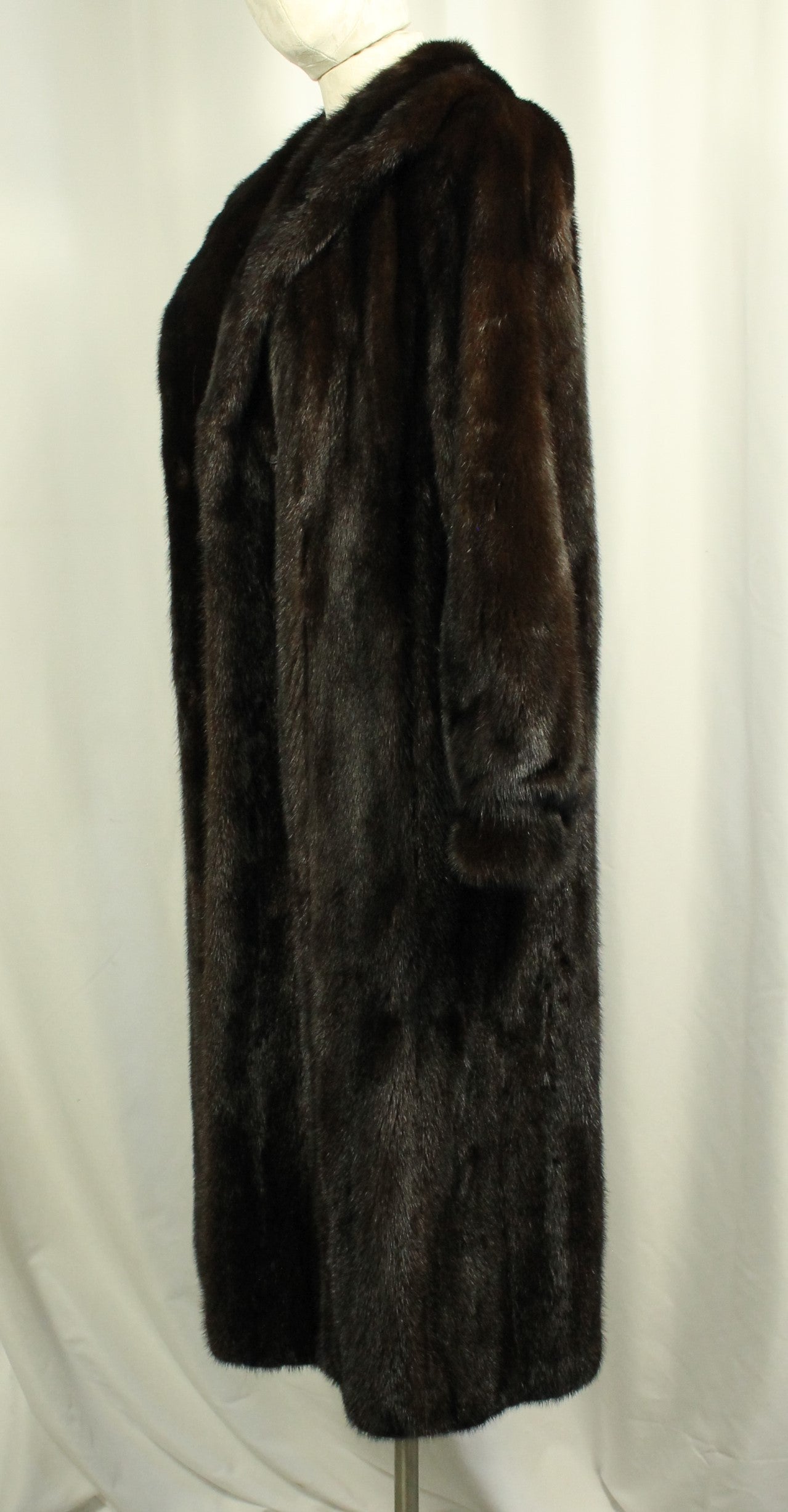 Vintage Hudson’s Bay Full-Length Mink Fur Coat – Timeless Canadian Luxury Size; XXL