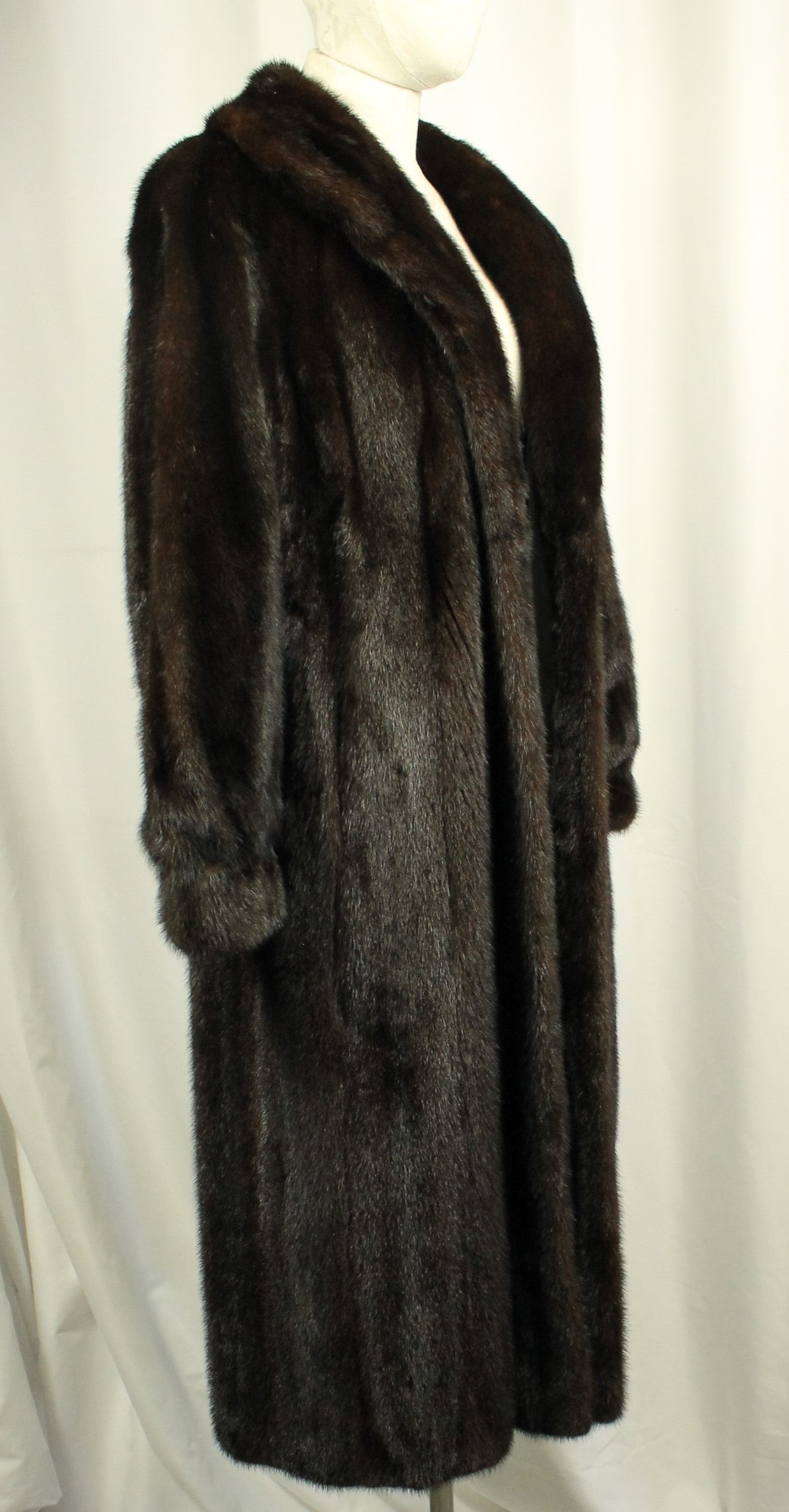 Vintage Hudson’s Bay Full-Length Mink Fur Coat – Timeless Canadian Luxury Size; XXL