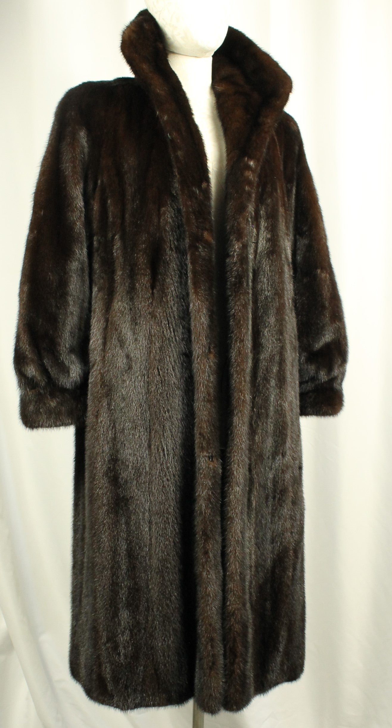 Vintage Hudson’s Bay Full-Length Mink Fur Coat – Timeless Canadian Luxury Size; XXL