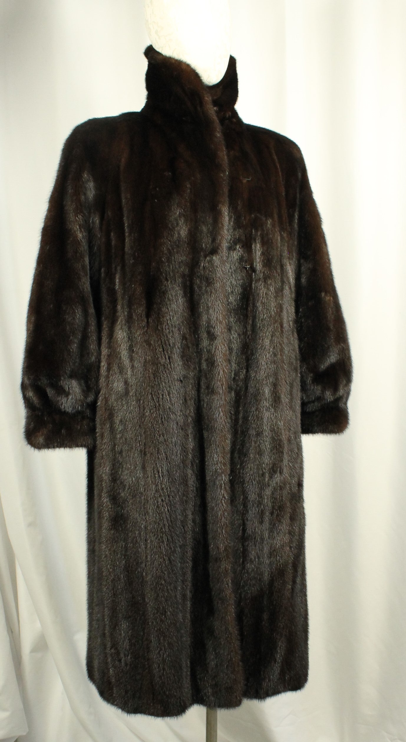 Vintage Hudson’s Bay Full-Length Mink Fur Coat – Timeless Canadian Luxury Size; XXL