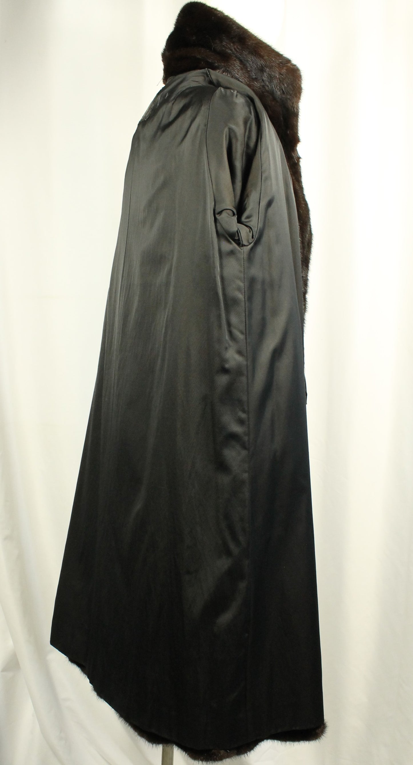 Vintage Hudson’s Bay Full-Length Mink Fur Coat – Timeless Canadian Luxury Size; XXL