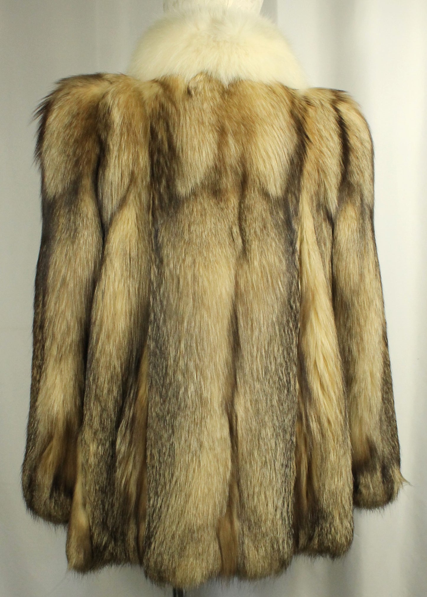 Vintage Klyman Furs Ltd. Tawny Fox/Raccoon Fur Jacket with White Fox Trim (Vintage Size 8)