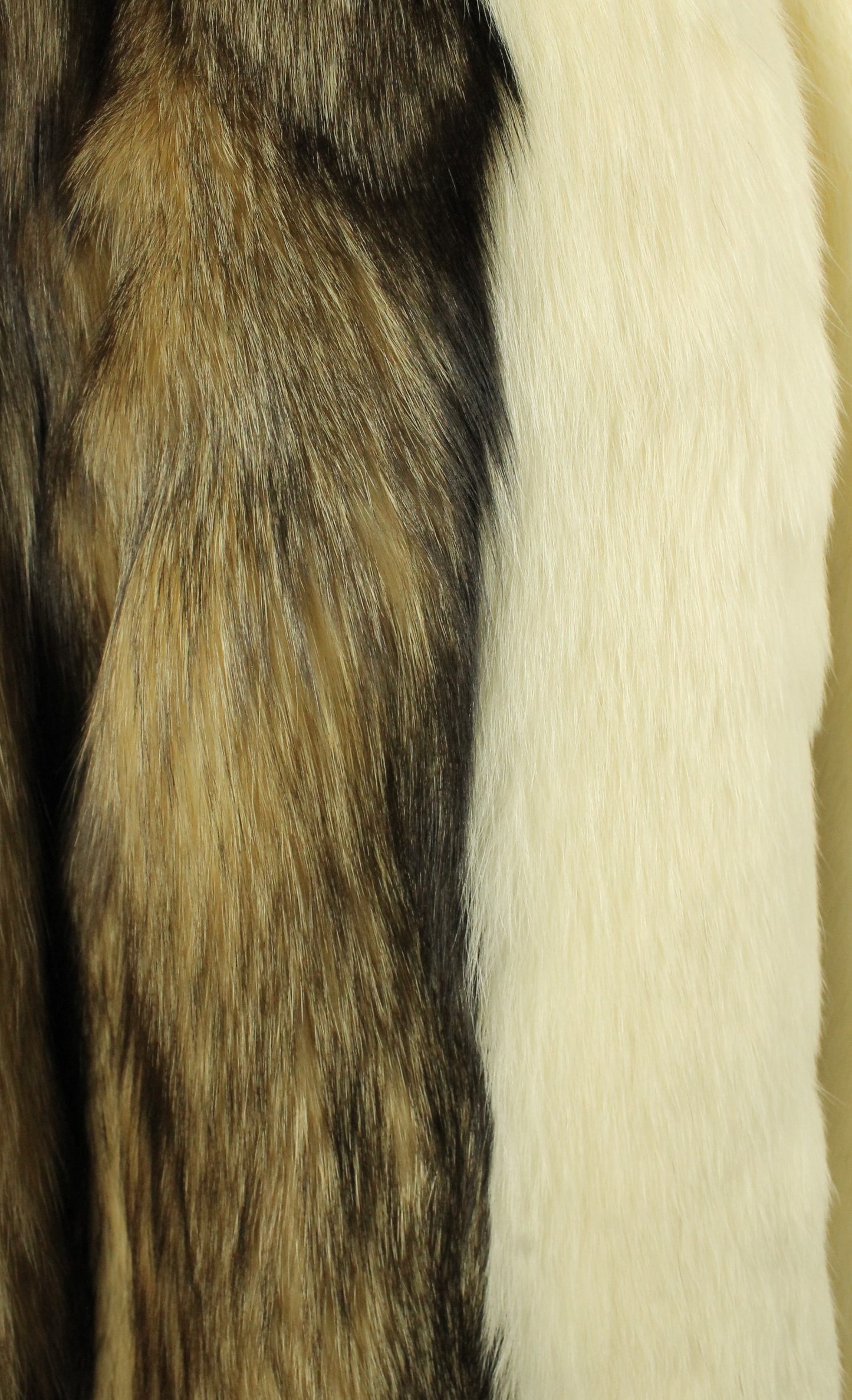 Vintage Klyman Furs Ltd. Tawny Fox/Raccoon Fur Jacket with White Fox Trim (Vintage Size 8)