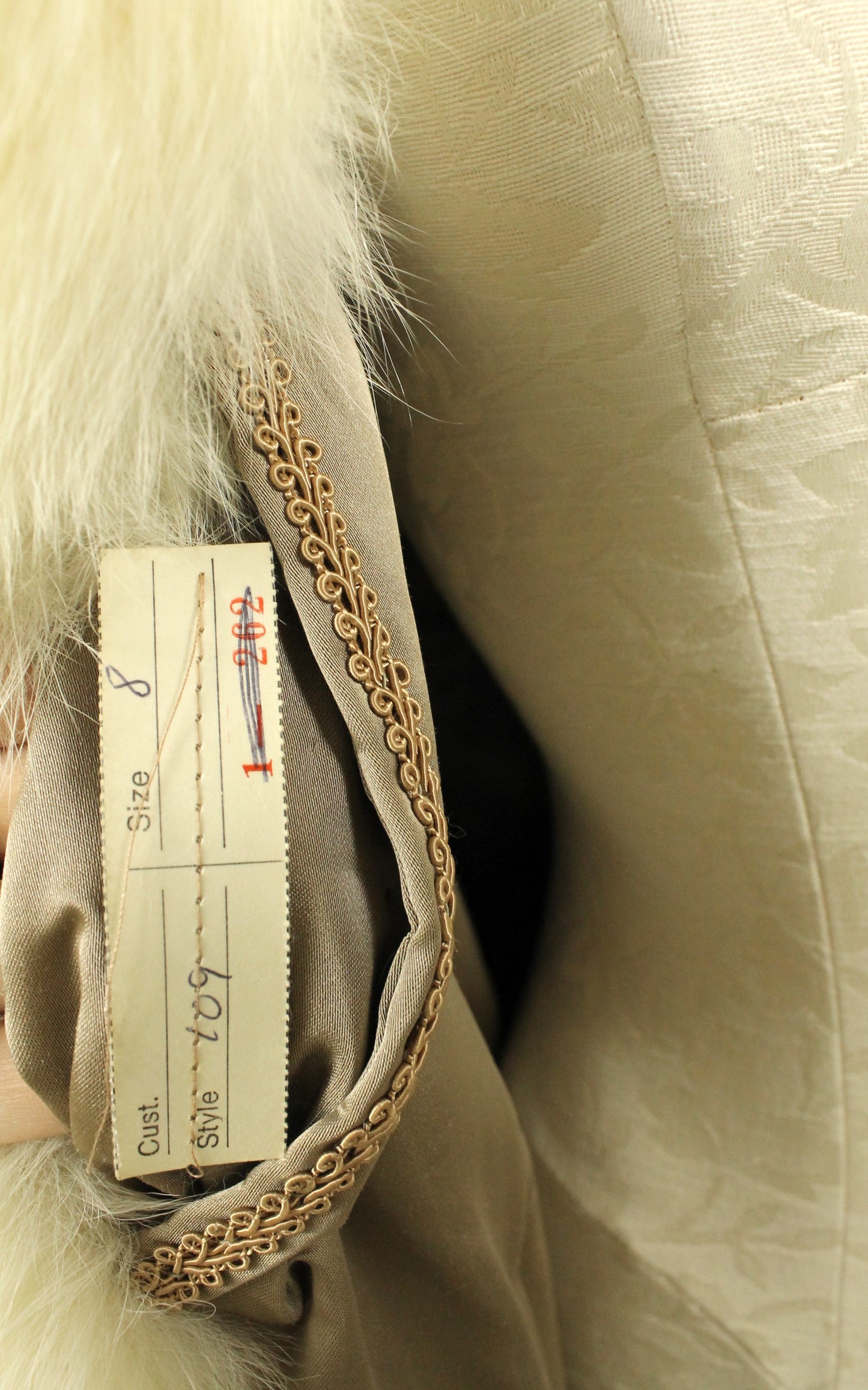 Vintage Klyman Furs Ltd. Tawny Fox/Raccoon Fur Jacket with White Fox Trim (Vintage Size 8)