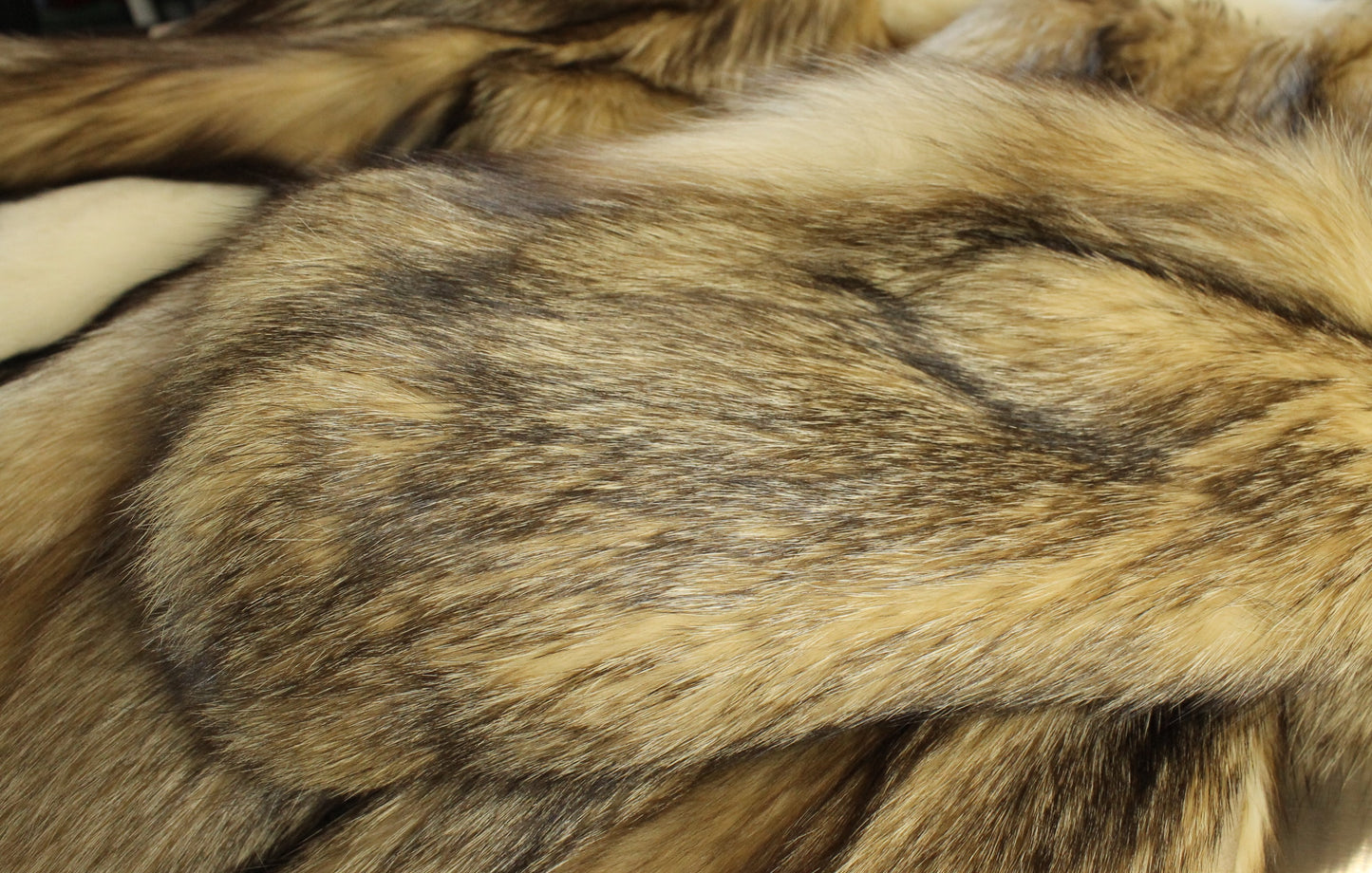 Vintage Klyman Furs Ltd. Tawny Fox/Raccoon Fur Jacket with White Fox Trim (Vintage Size 8)