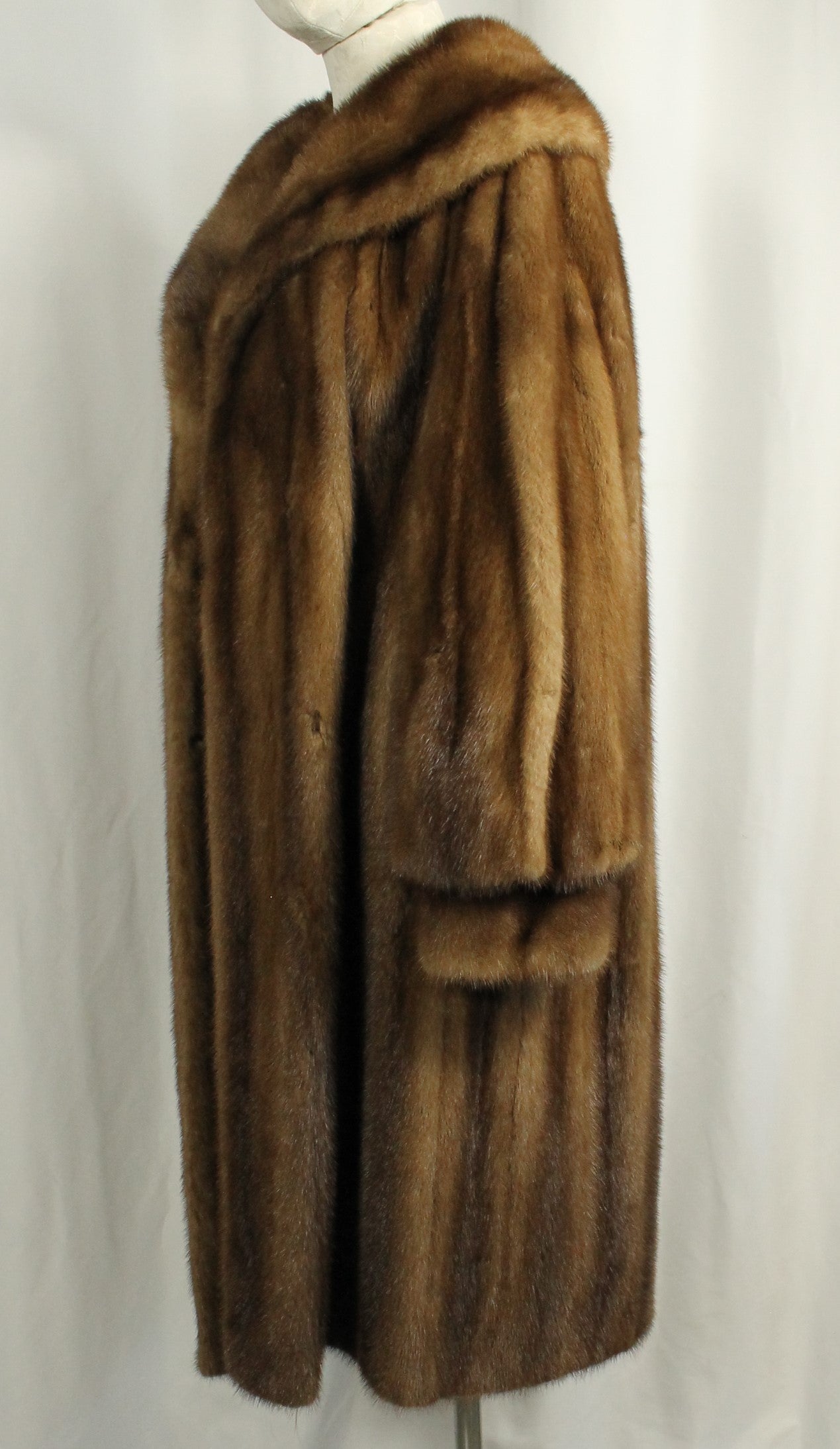 Matching Set: Vintage D. Mindy & Sons Canadian Mink Fur Coat( Size: L)) & Hat.