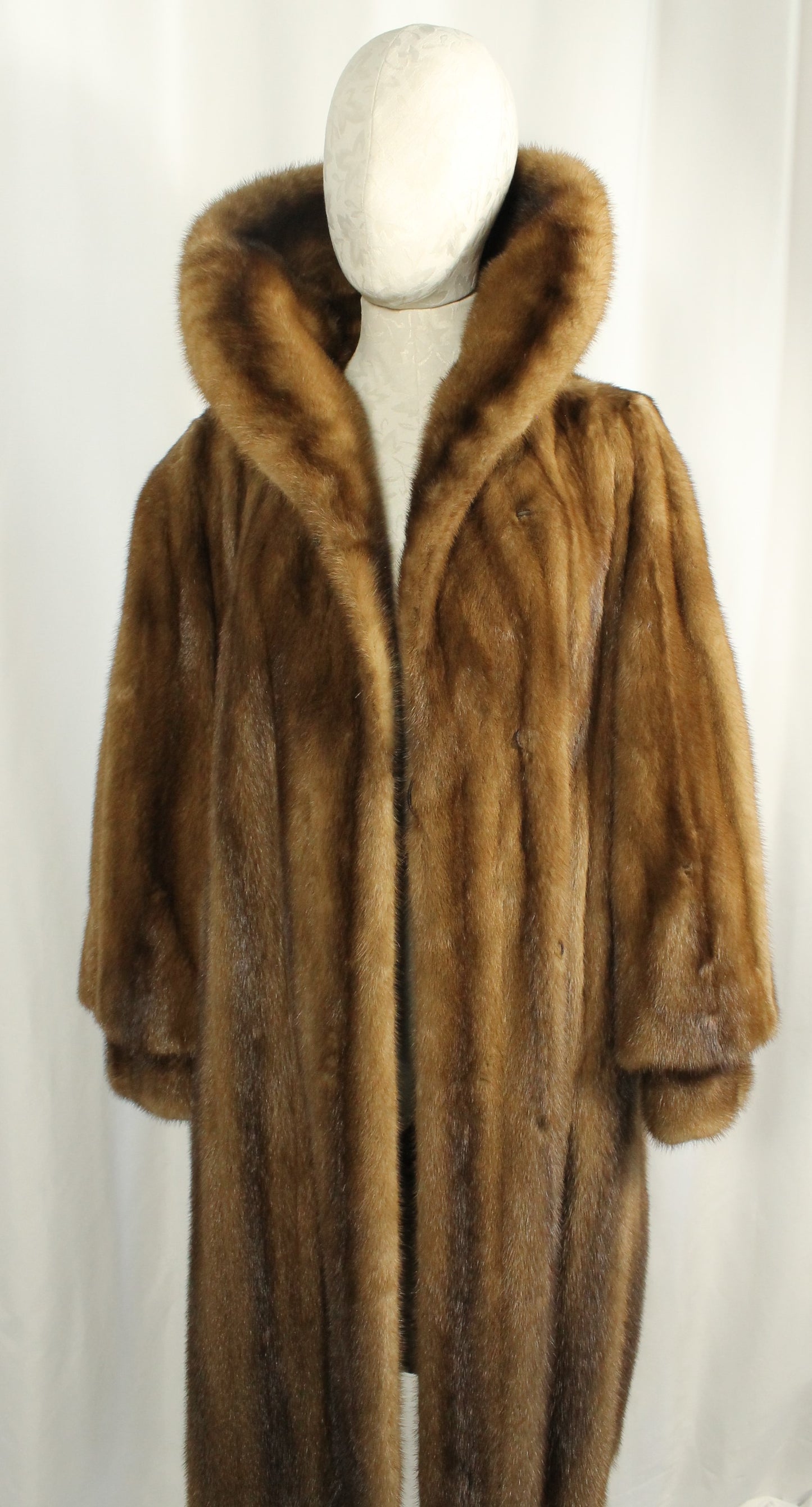 Matching Set: Vintage D. Mindy & Sons Canadian Mink Fur Coat( Size: L)) & Hat.
