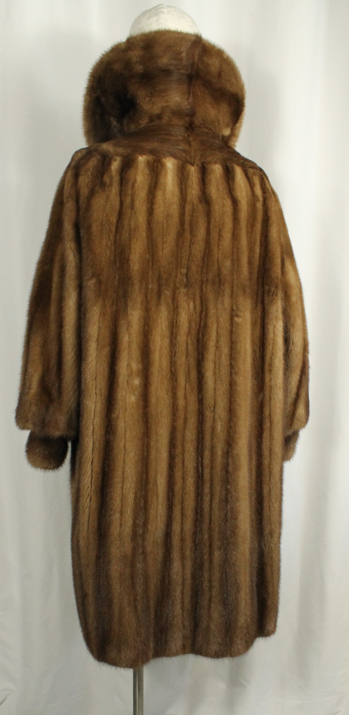 Matching Set: Vintage D. Mindy & Sons Canadian Mink Fur Coat( Size: L)) & Hat.