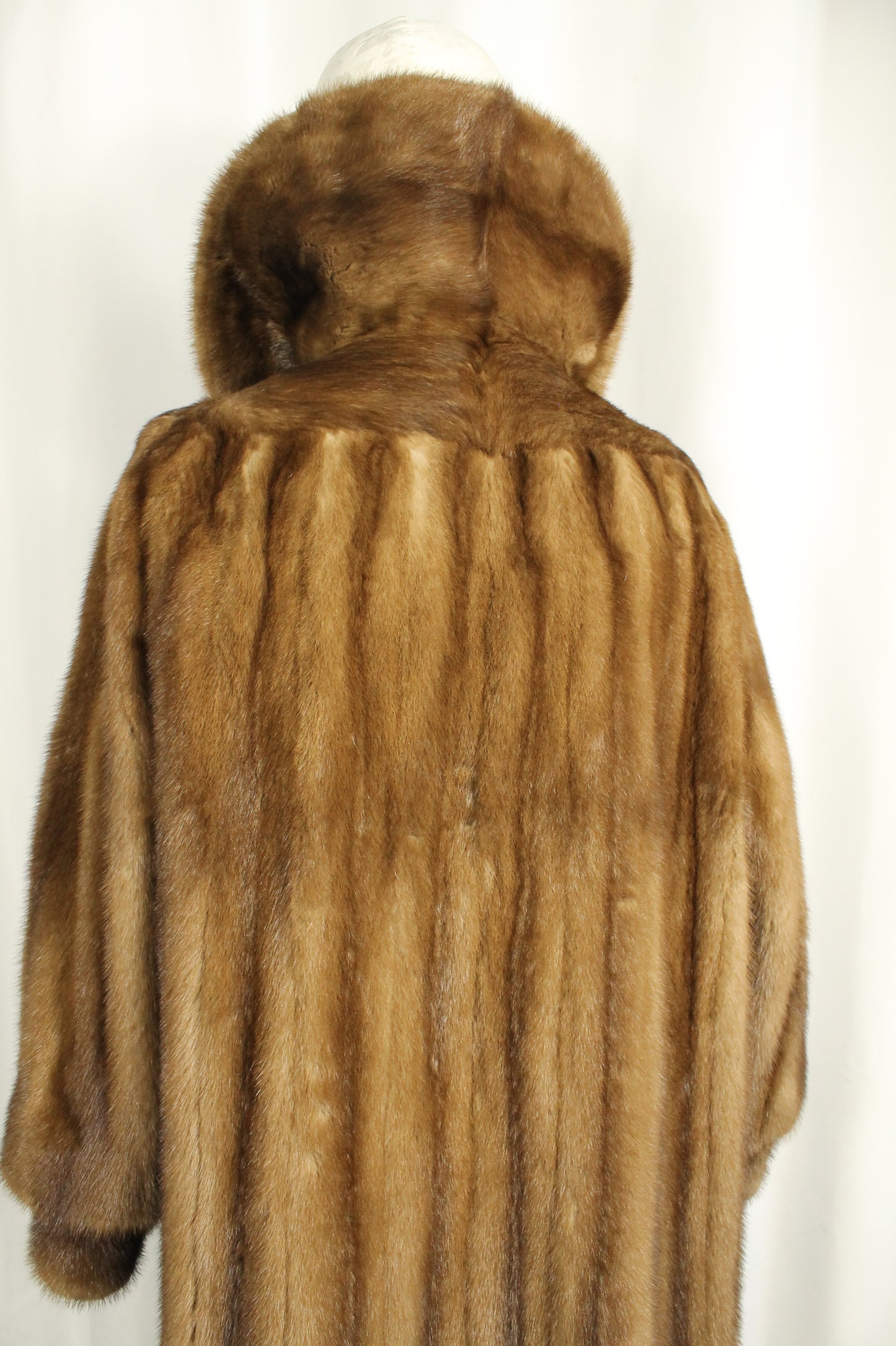 Matching Set: Vintage D. Mindy & Sons Canadian Mink Fur Coat( Size: L)) & Hat.