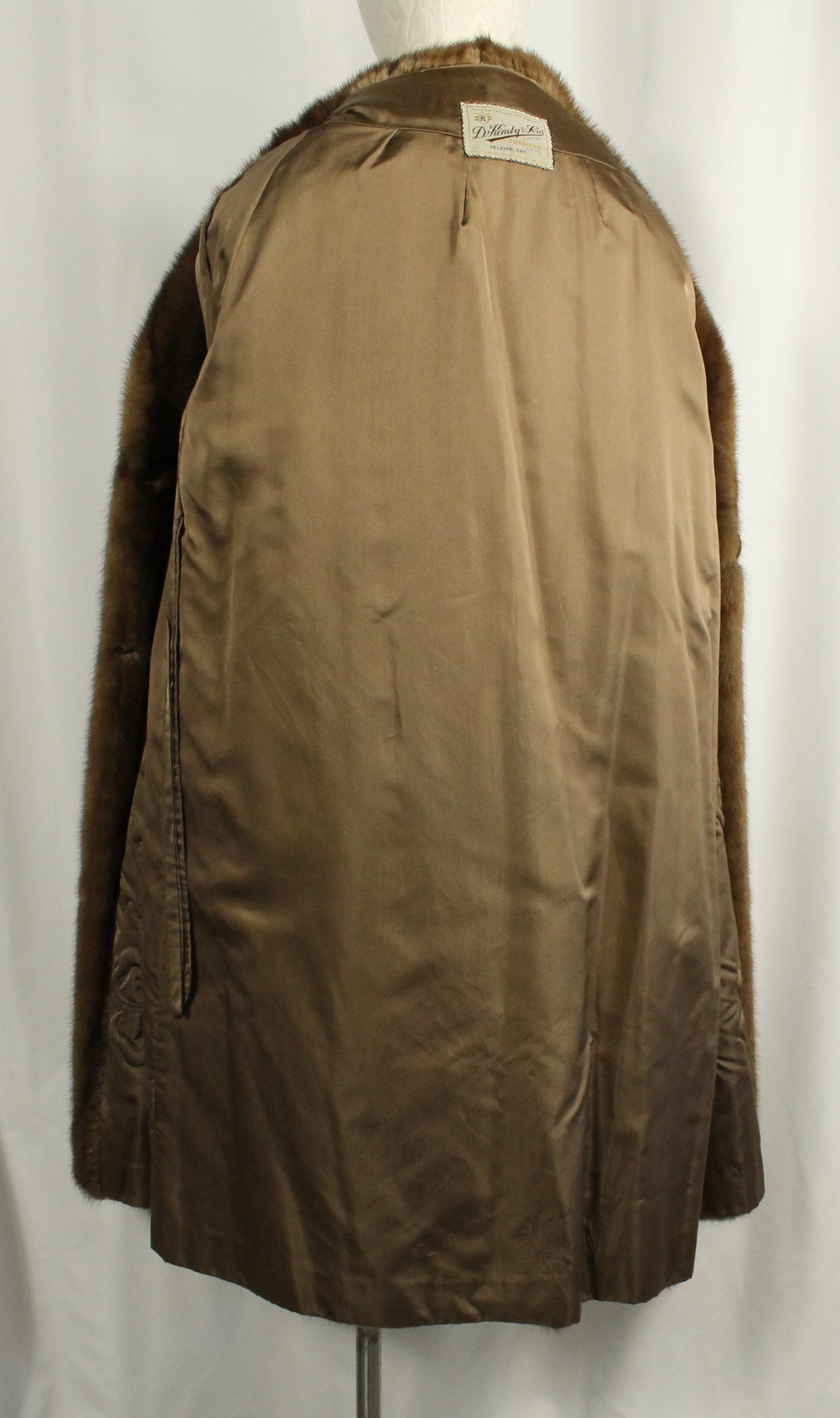 Matching Set: Vintage D. Mindy & Sons Canadian Mink Fur Coat( Size: L)) & Hat.