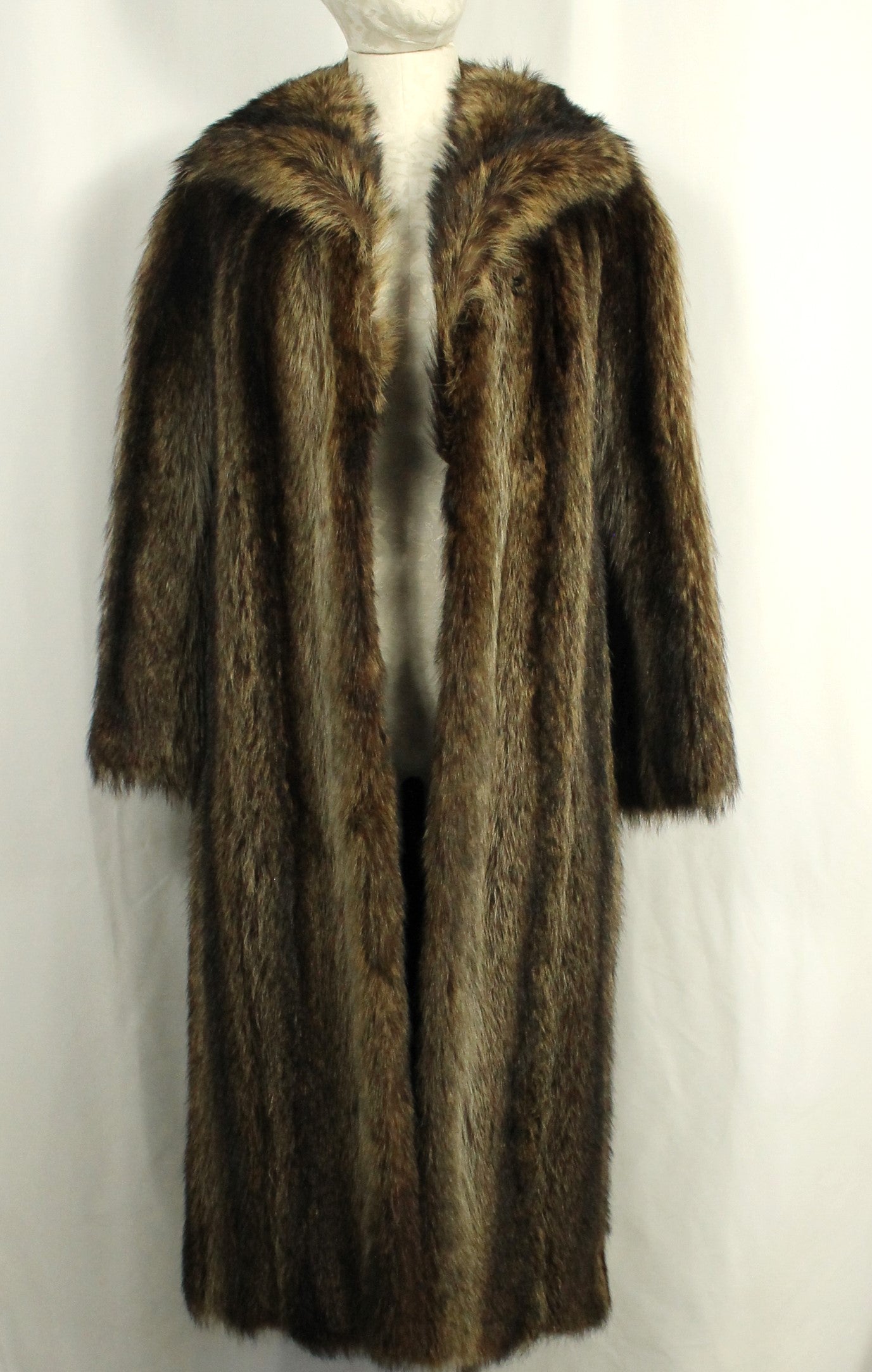 Luxurious Genuine Fur Coat – Timeless Elegance in Rich Brown Size L