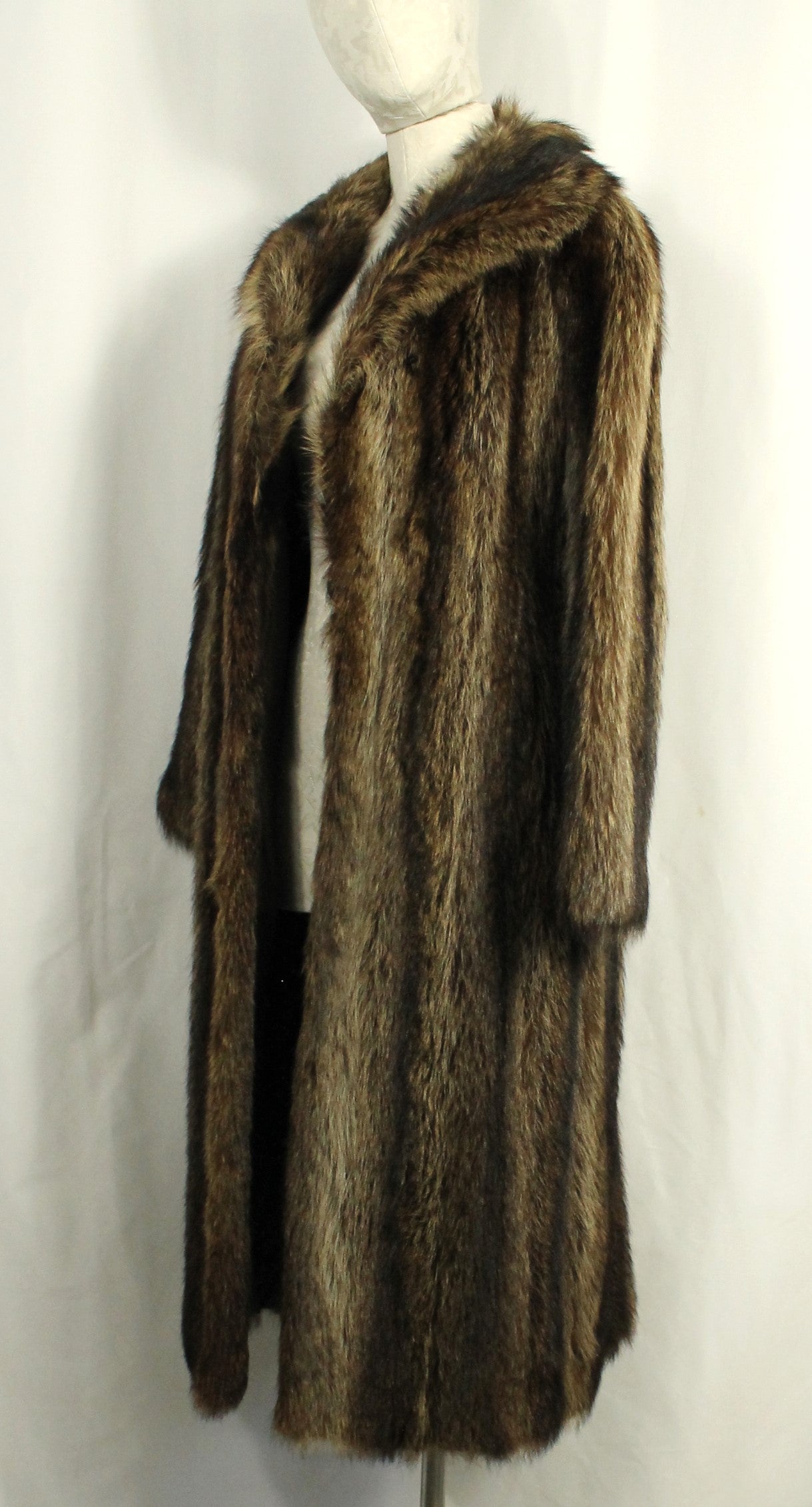 Luxurious Genuine Fur Coat – Timeless Elegance in Rich Brown Size L