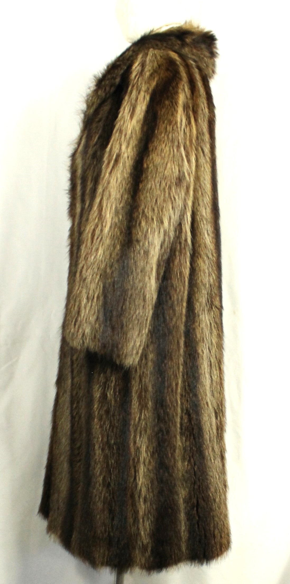 Luxurious Genuine Fur Coat – Timeless Elegance in Rich Brown Size L