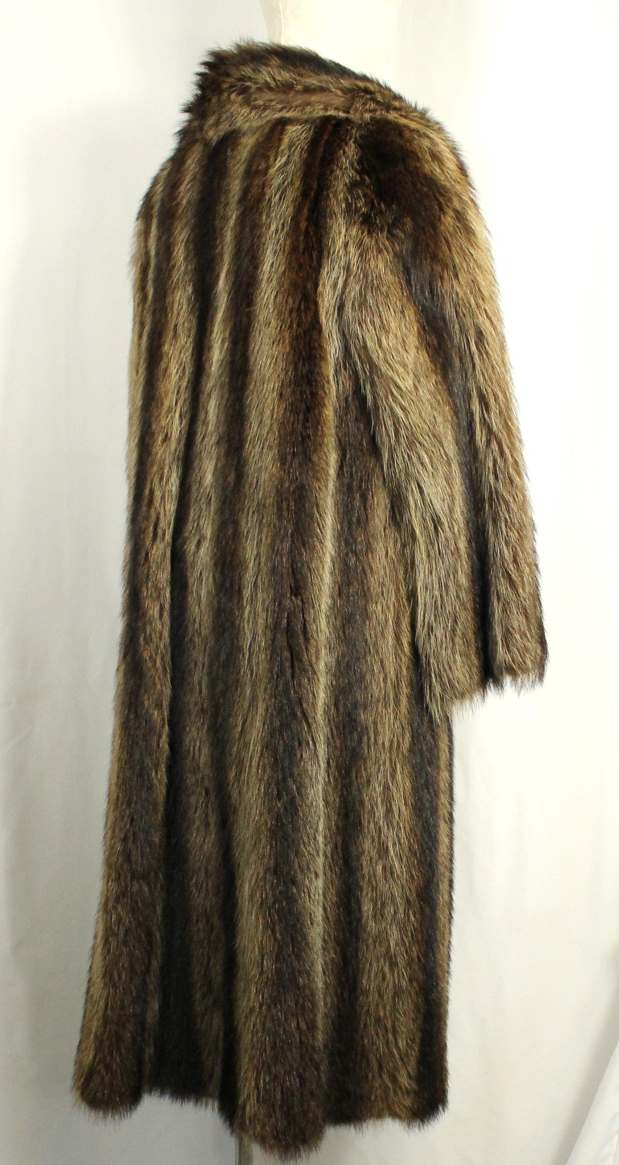 Luxurious Genuine Fur Coat – Timeless Elegance in Rich Brown Size L