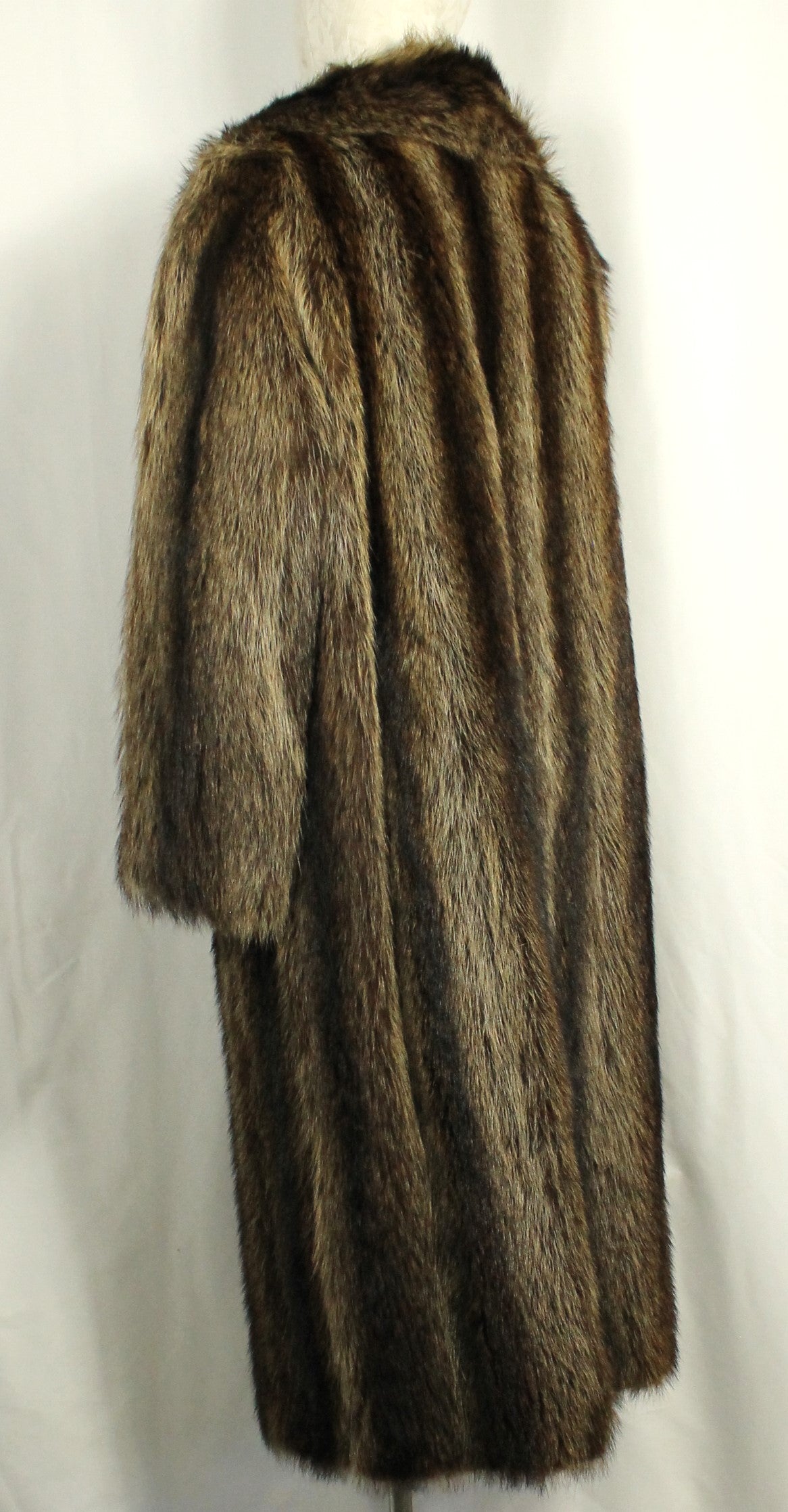 Luxurious Genuine Fur Coat – Timeless Elegance in Rich Brown Size L