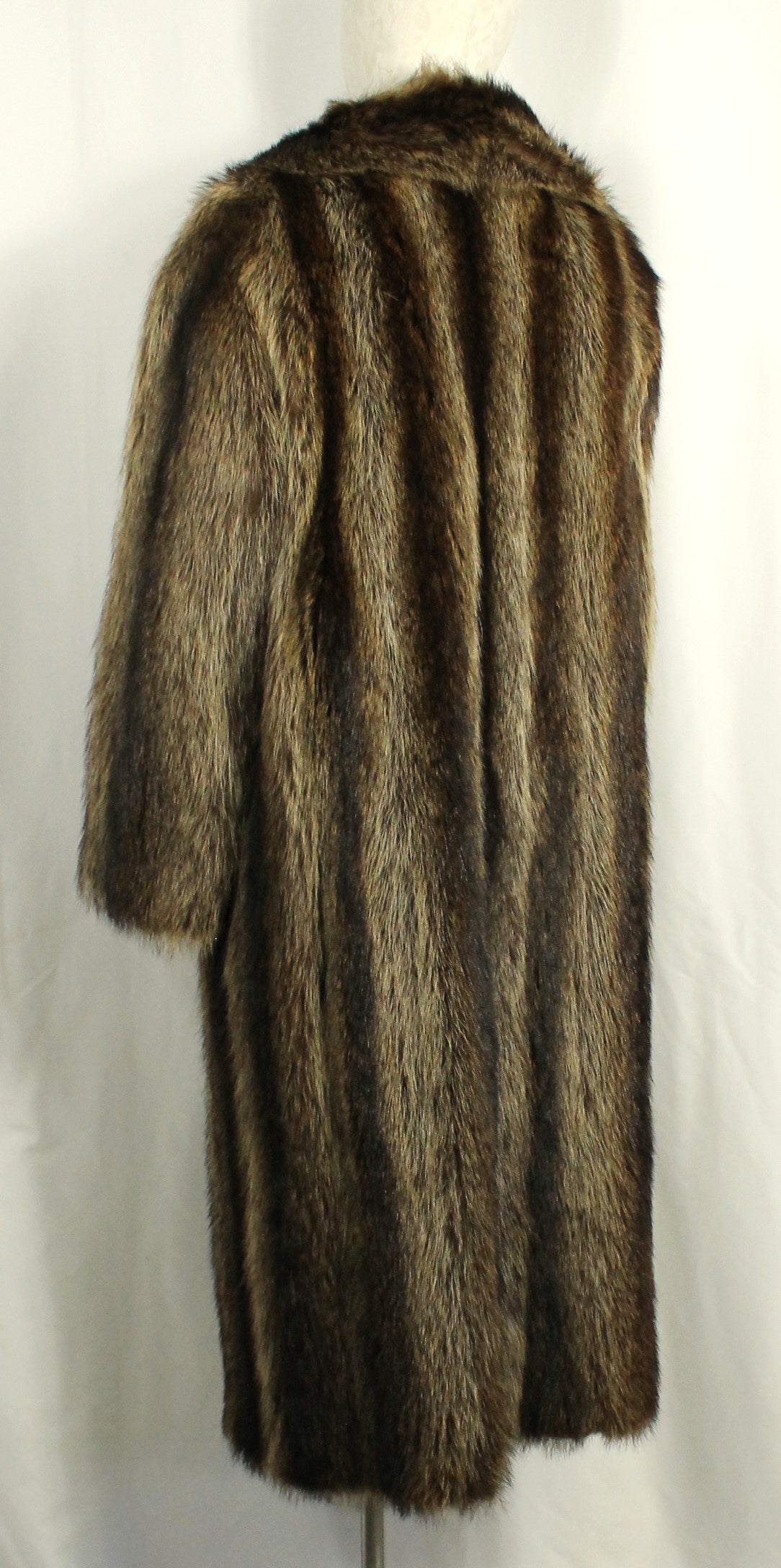 Luxurious Genuine Fur Coat – Timeless Elegance in Rich Brown Size L